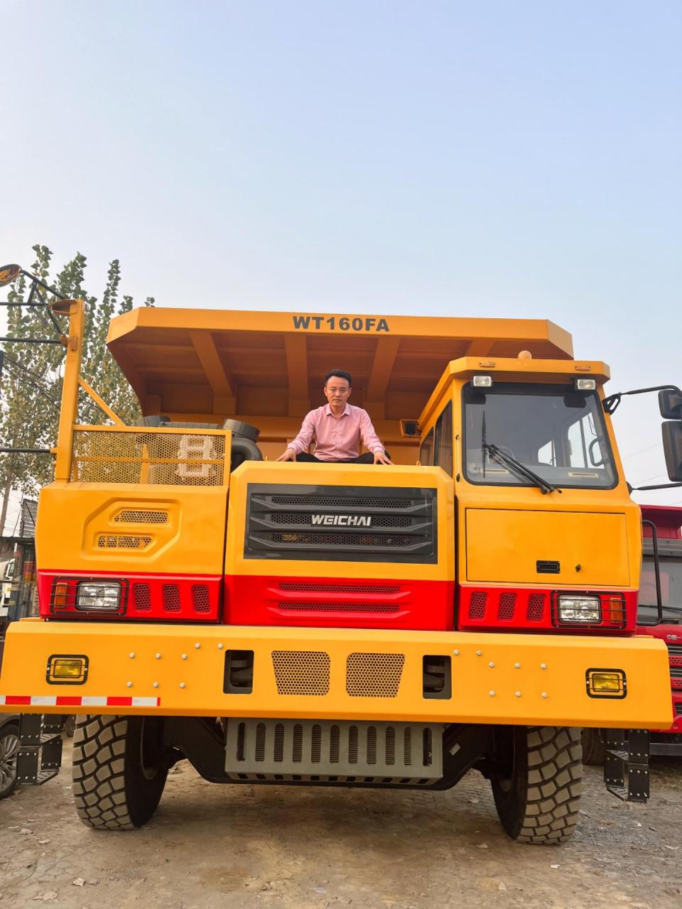 潍柴坦克宽体自卸车,潍柴8缸770马力,大箱长度7米,宽度4米,高度2米!