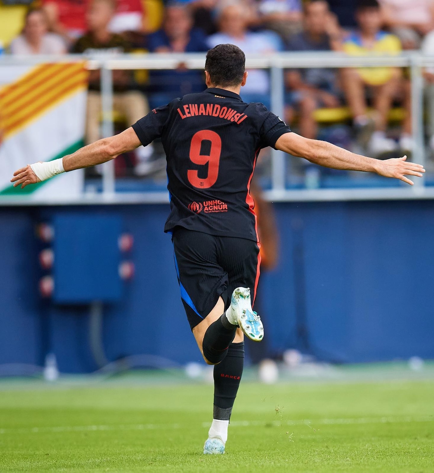 巴萨是本季五大联赛唯一一支拥有至少两名球员进球5 的球队:莱万6球