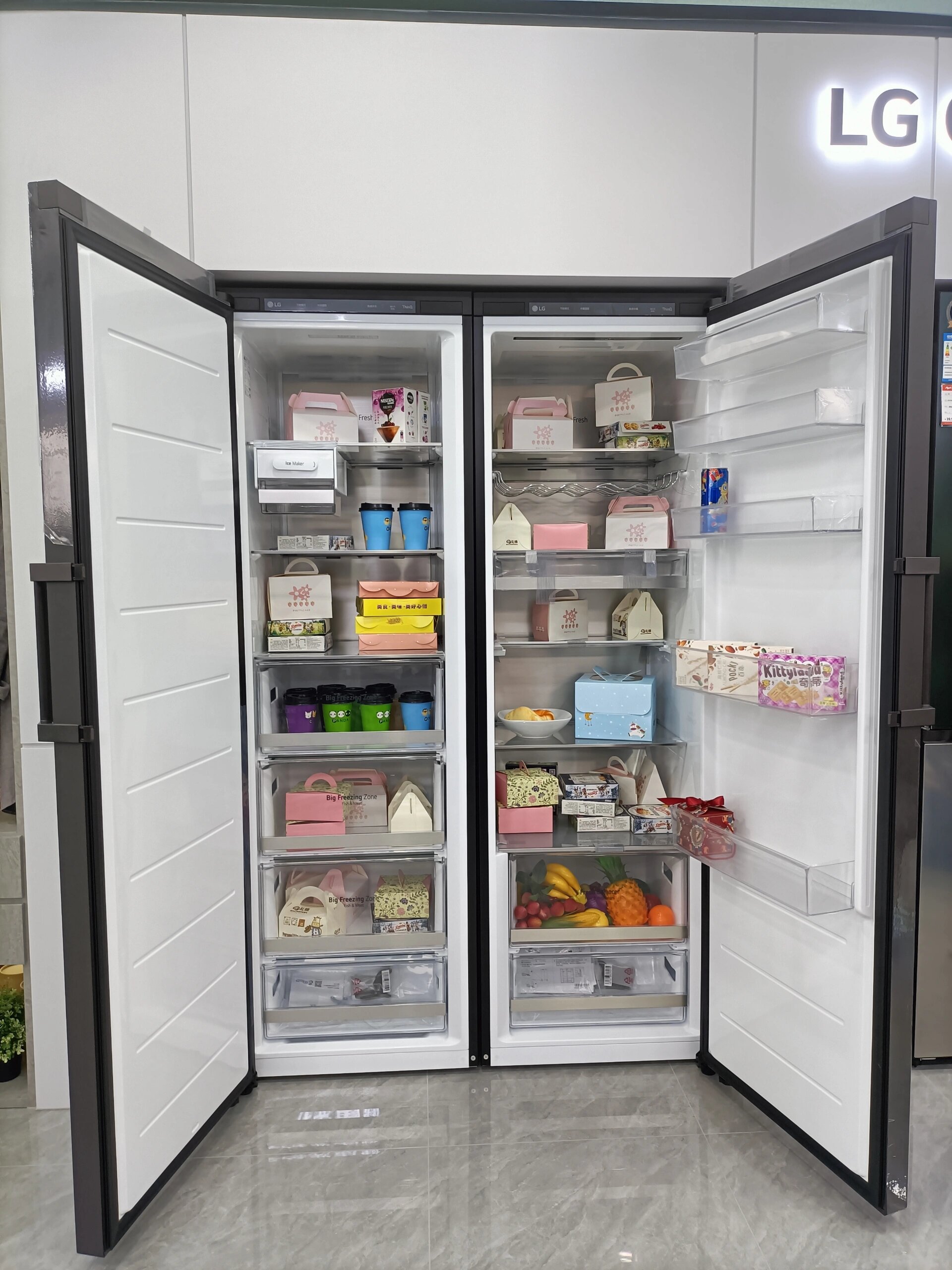 面板设计   哑光质感,钢化玻璃,多种色调来勾勒厨房空间的氛围和风格