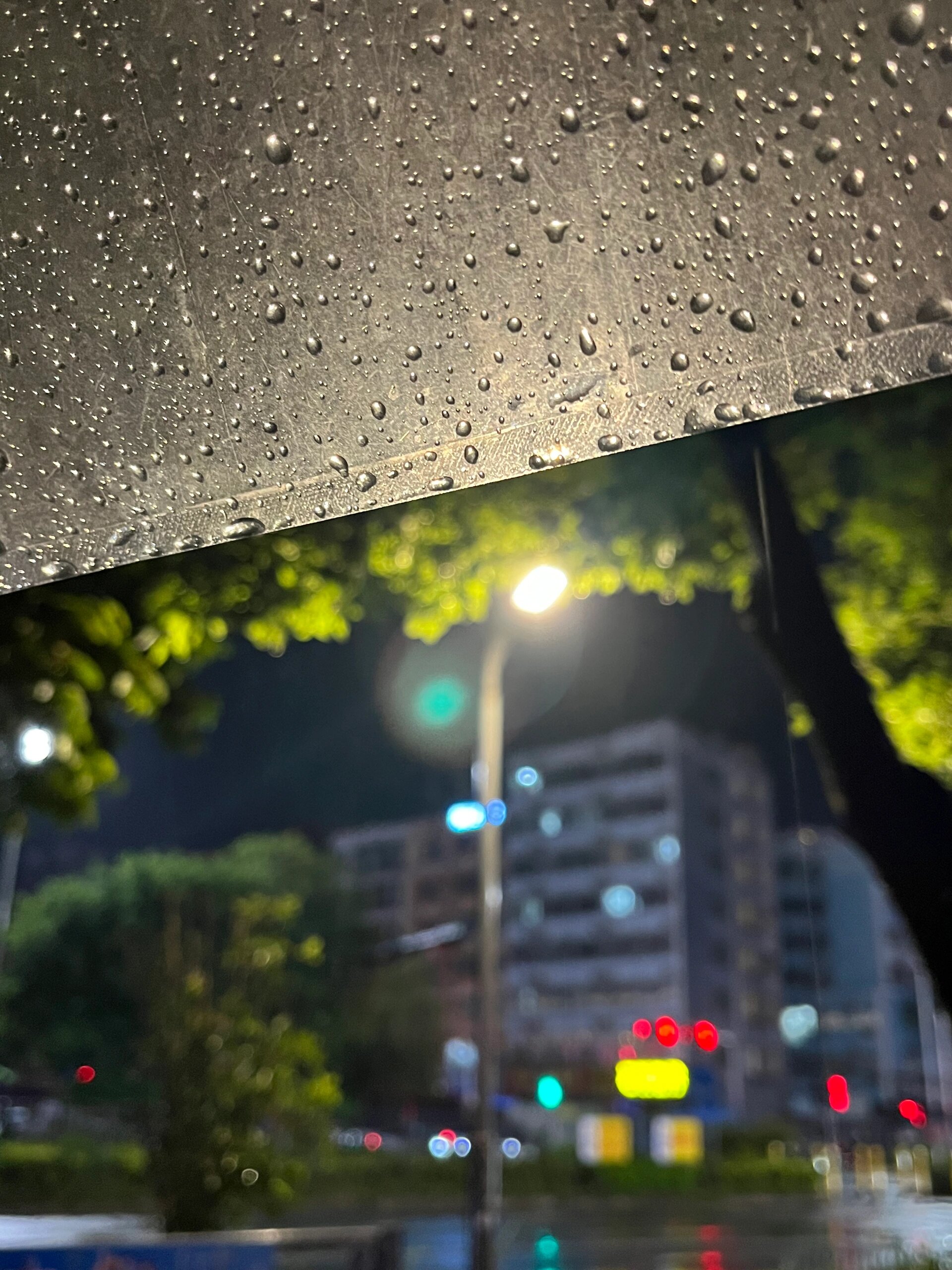 下雨真实照片图片