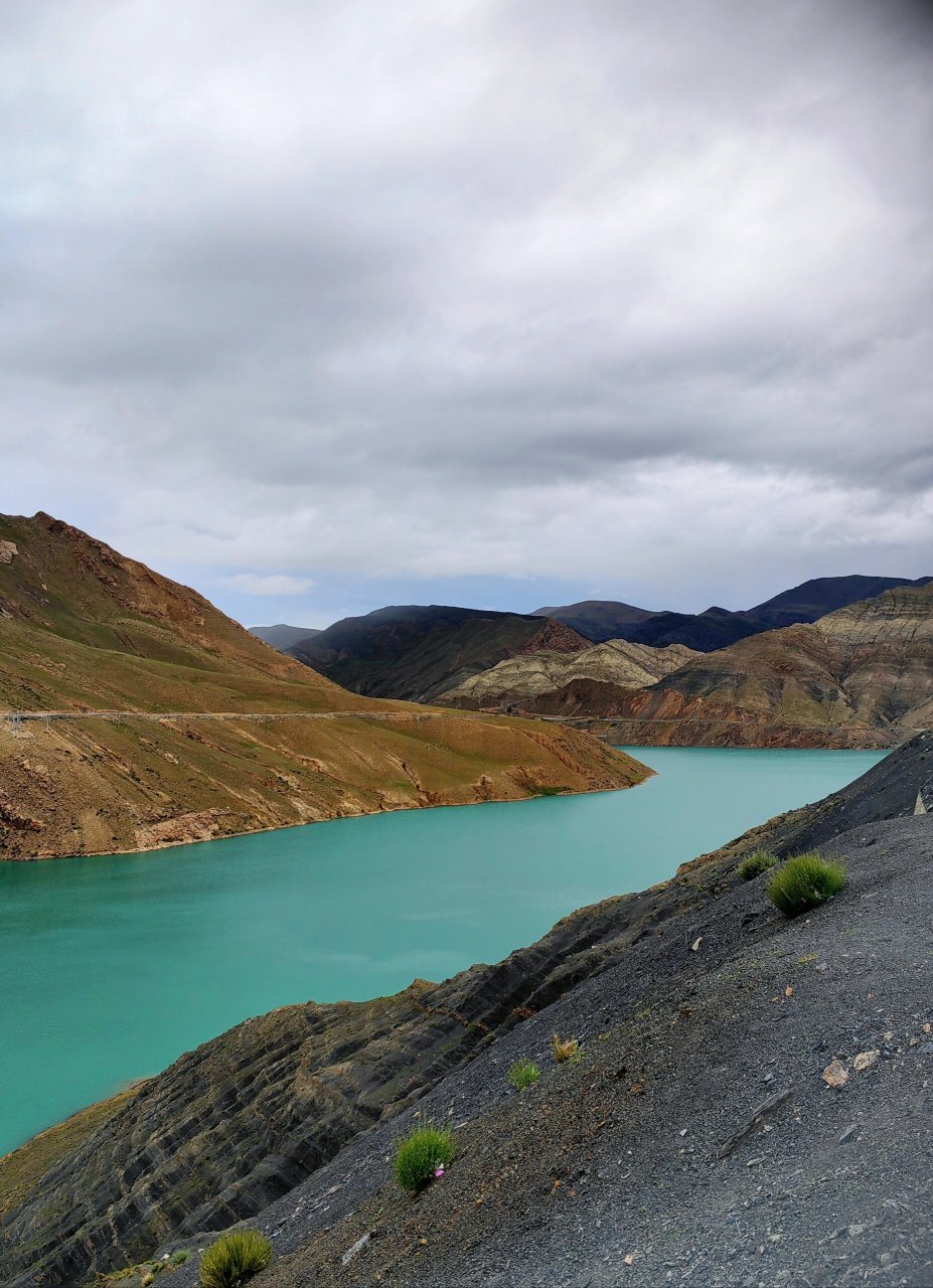 满拉水库 阴天. 不知是水还是玉,只此青绿.