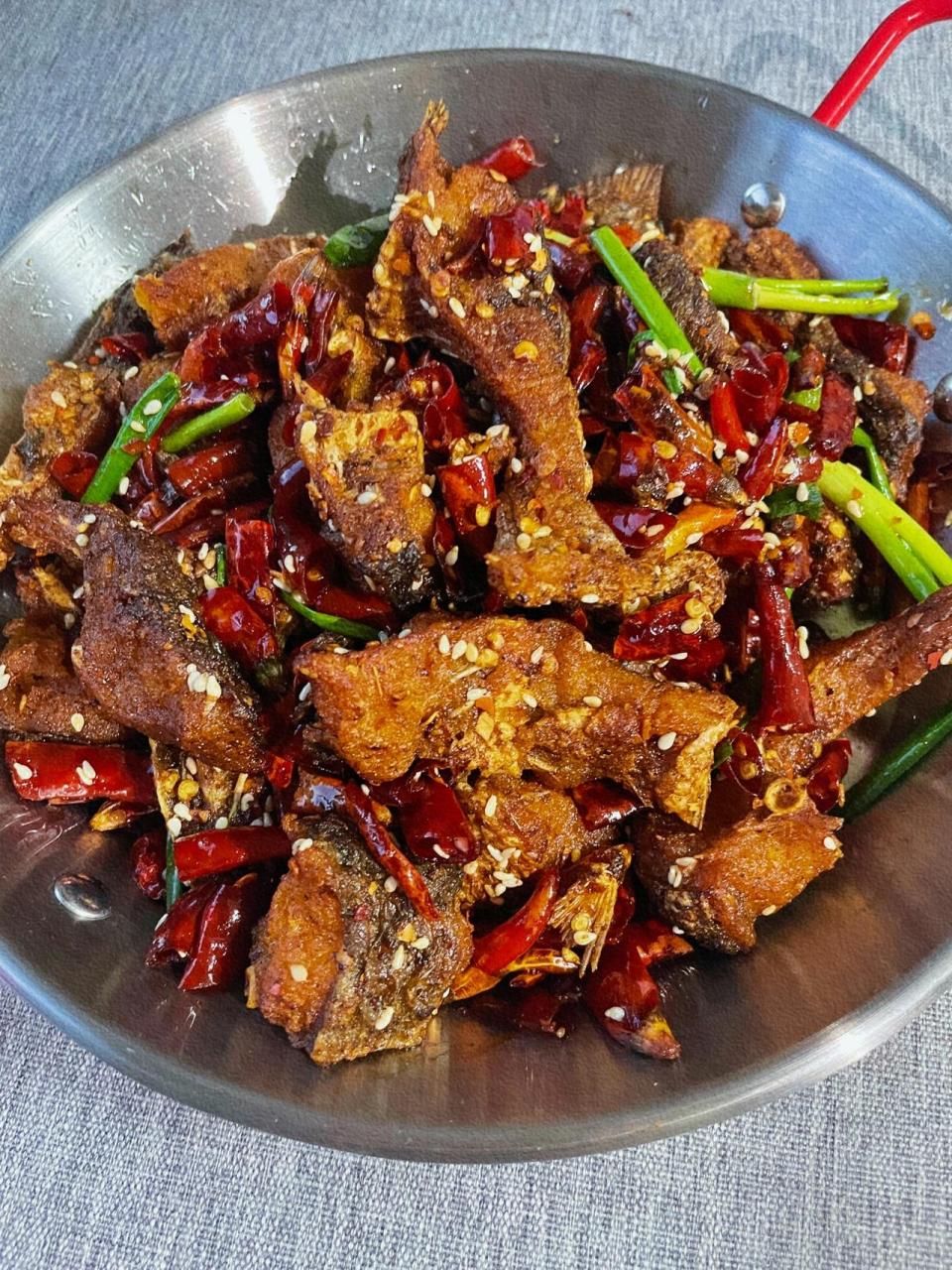 香辣鱼块 酥酥脆脆99 草鱼好吃就是碎刺太多了  今天做一个炸鱼块