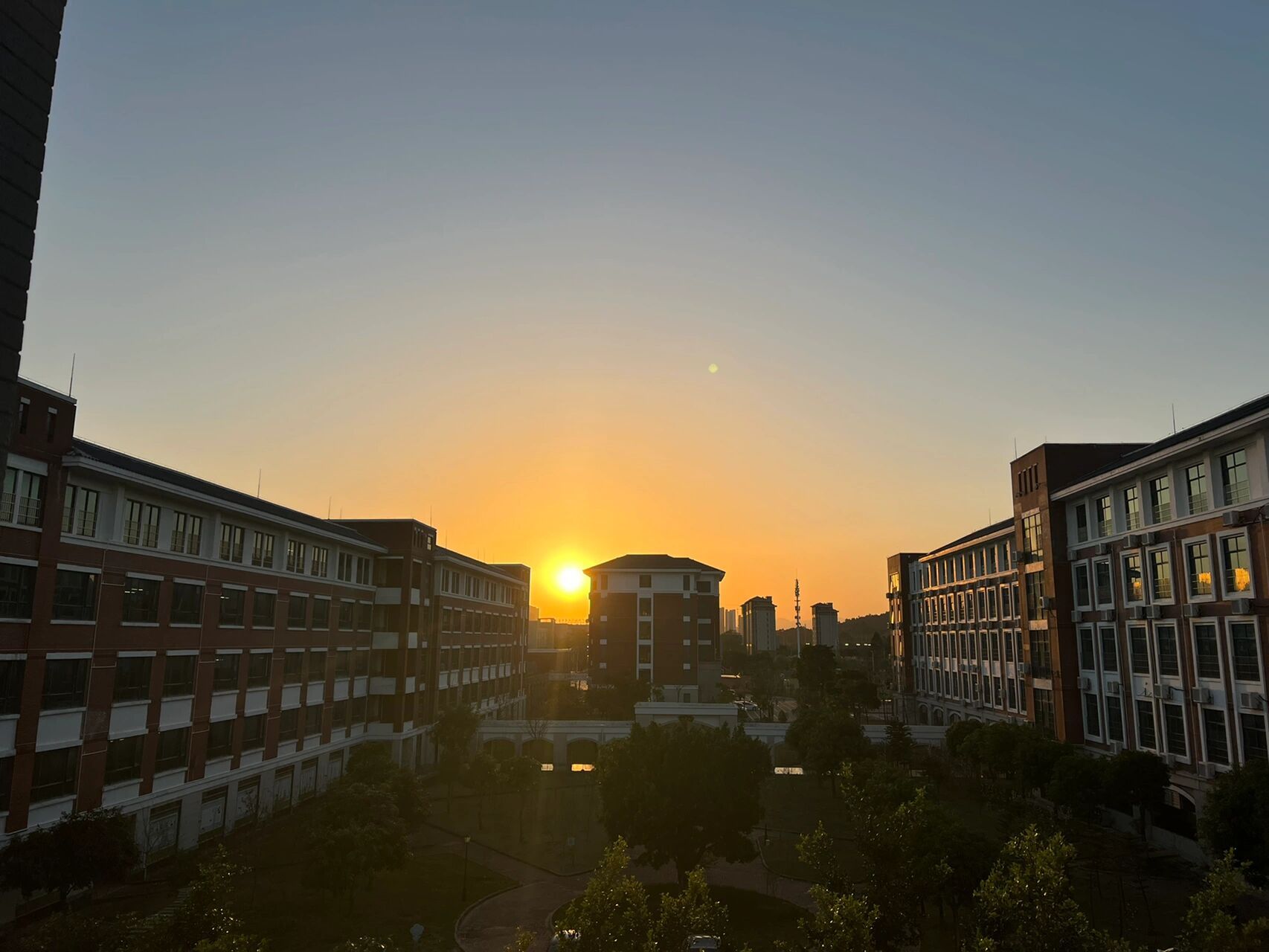 广东岭南职业技术学校(清远校区) 快递地址 96思诚书院 顺丰(有点