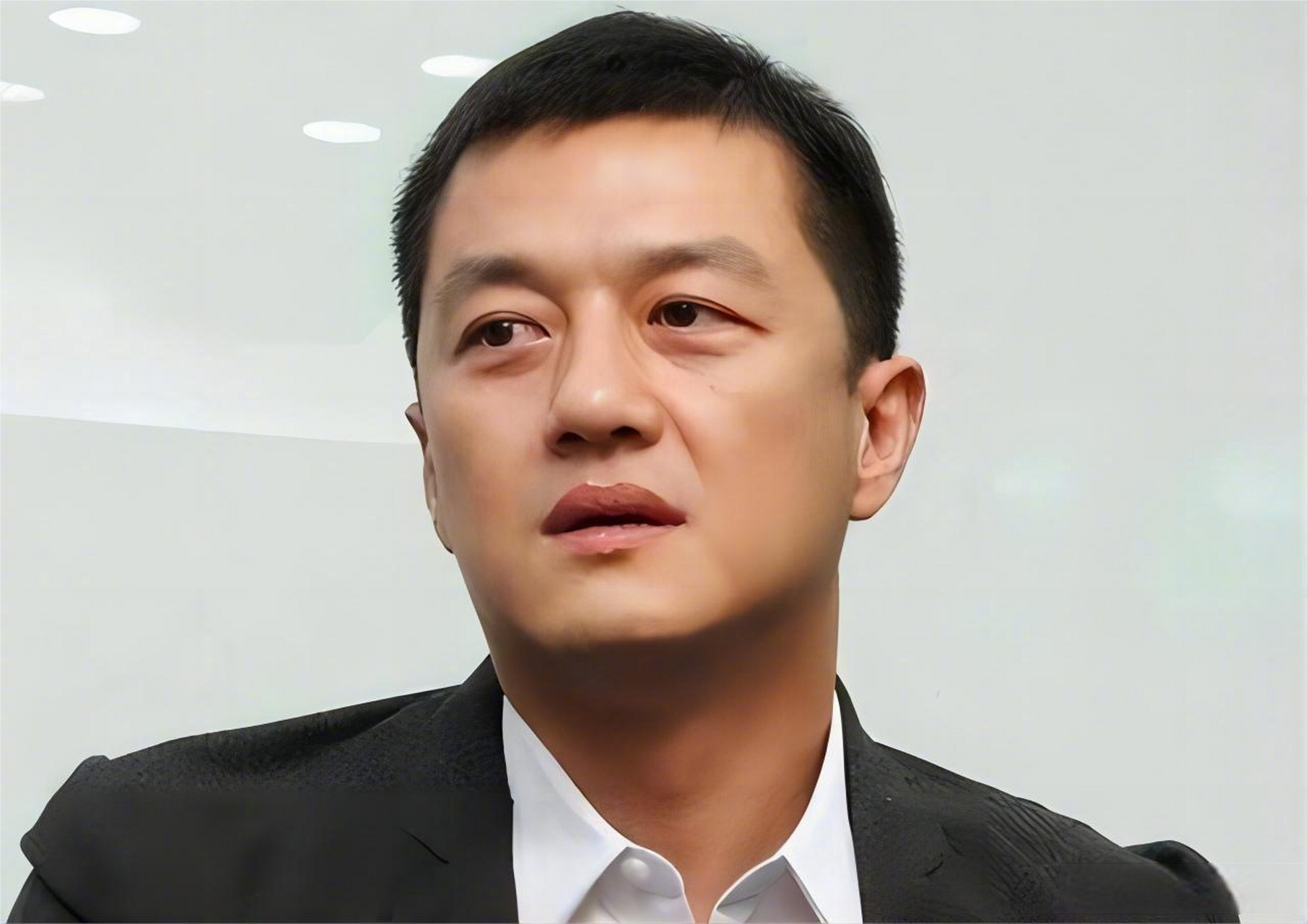 【李亚鹏关联公司被限制高消费】企查查app显示,近日,丽江雪山投资