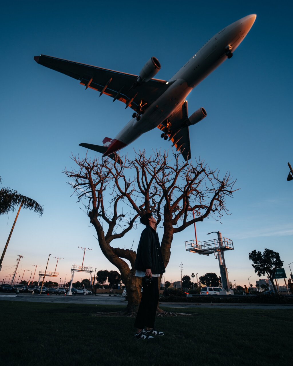 摄影技巧|头顶的飞机 当看到头顶有飞机飞过的时候可以这么拍,让模特