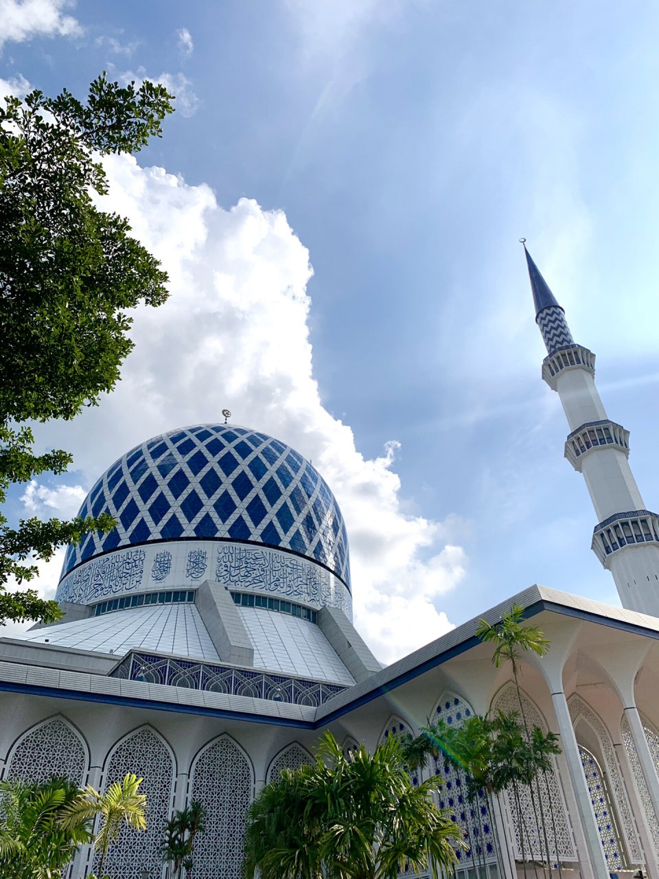 persiaran masjid-全球唯二的全蓝清真寺     全球唯二蓝色清真寺