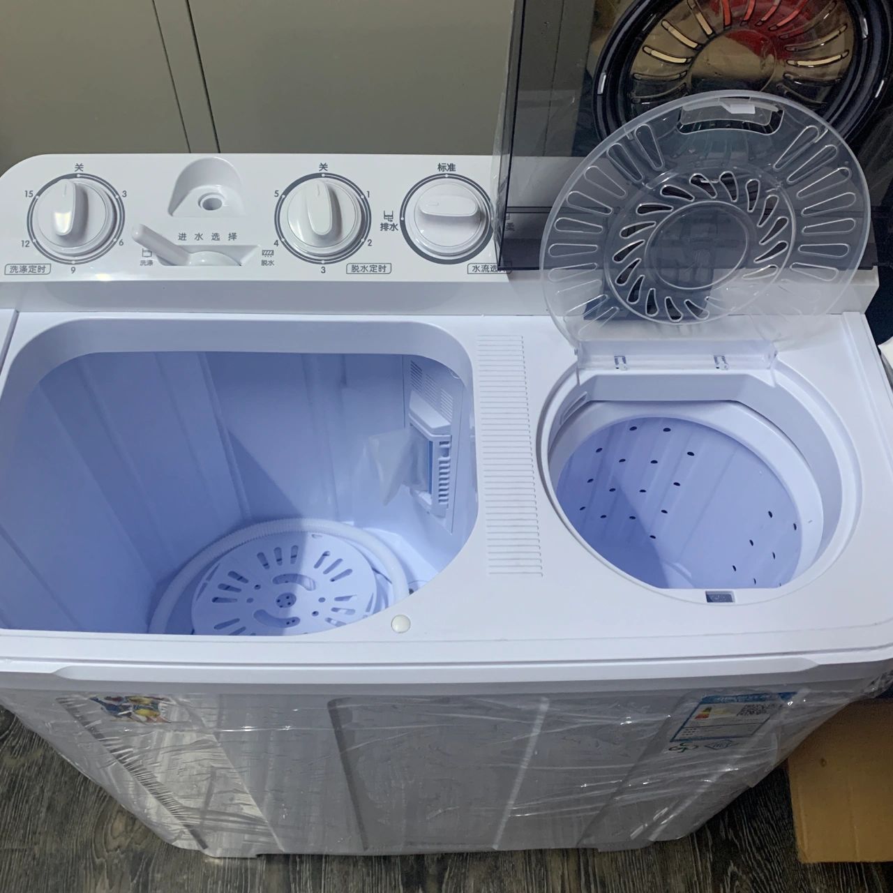 适合租房用的洗衣机,双桶 手动老式洗衣机 我上周因为上班原因,住的