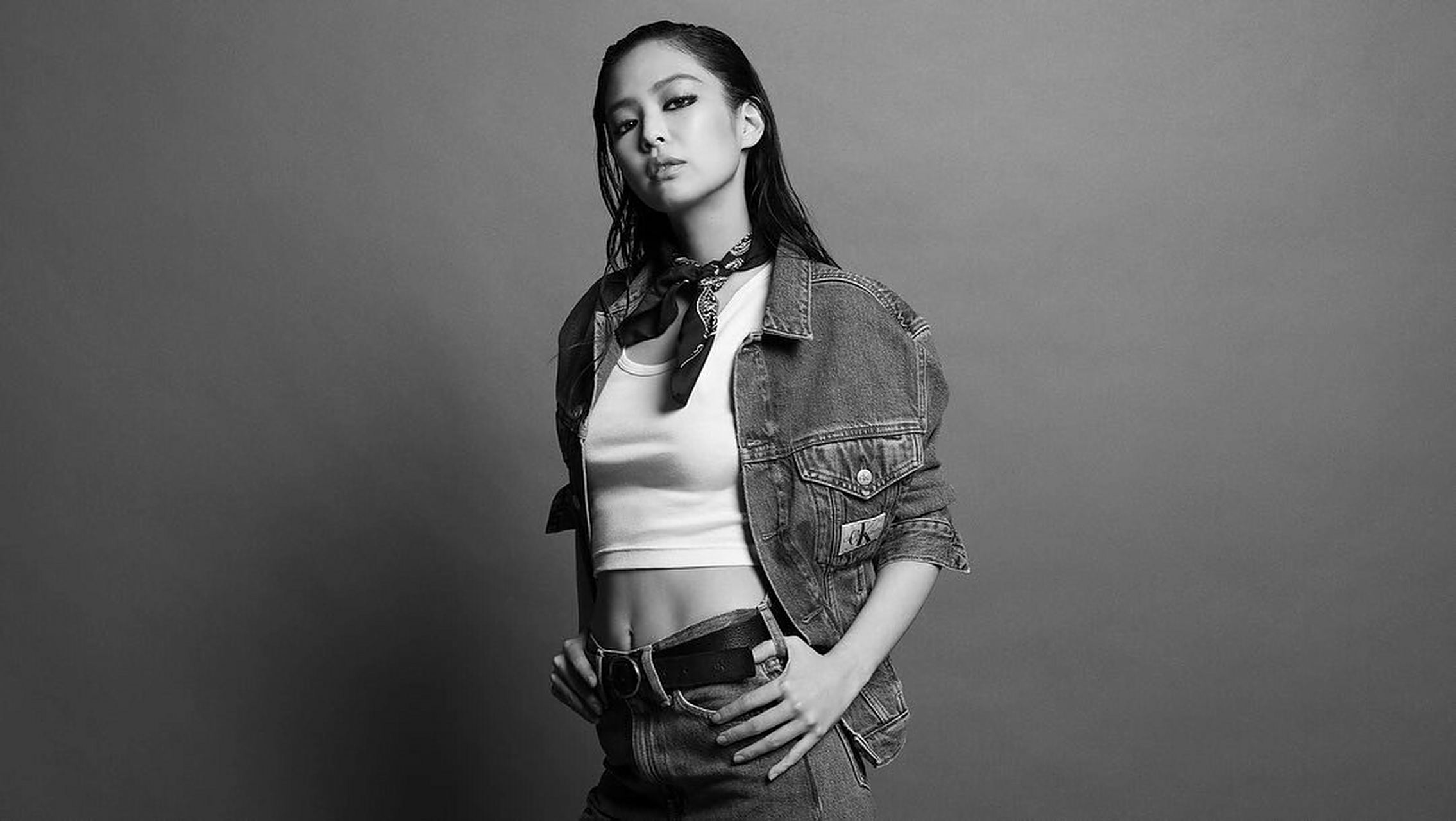 jennie最近ck系列壁纸