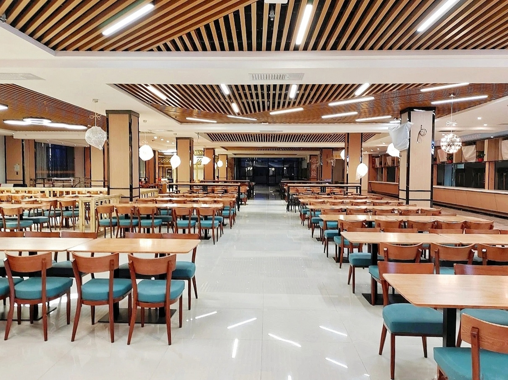 兰理食堂 『兰州理工大学西区五星级食堂』 这哪里像食堂,简直太美了