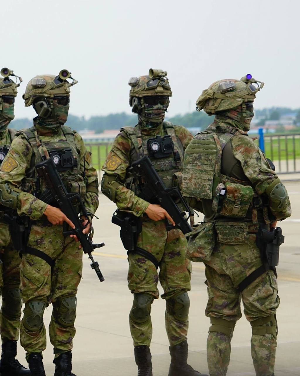 雷神突击队09 长春航展上的帅气突击队队员.