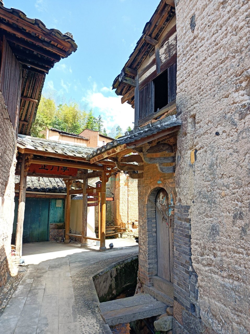 福建宁德古田县平湖镇 有关圆瑛法师的一个小镇,山清水秀,蓝天白云,有