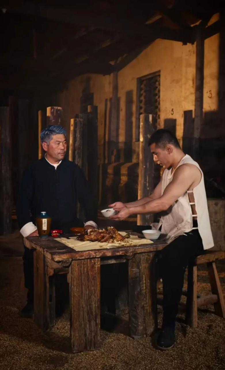 网红郭大侠最近的视频都是二叔出镜,新关注得人恐怕不知道以前有个90