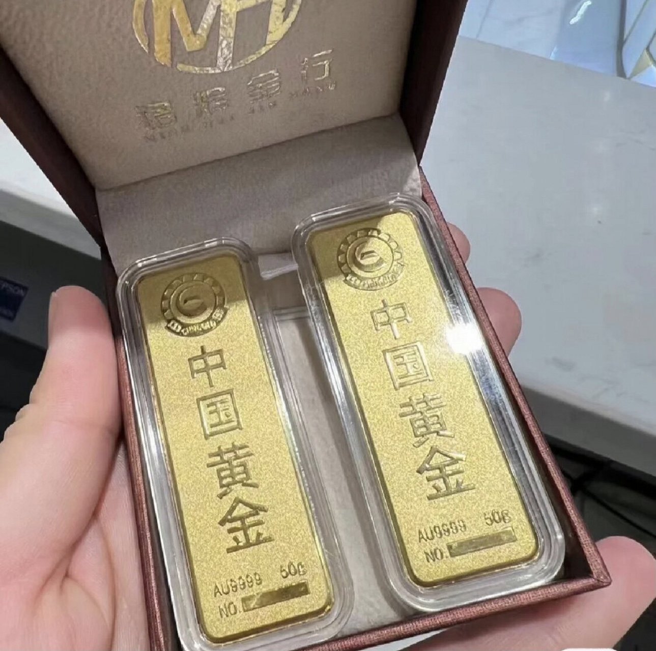 决定了,不买社保了 没事就攒金豆豆 一年攒50g黄金 买个20年 老了拿