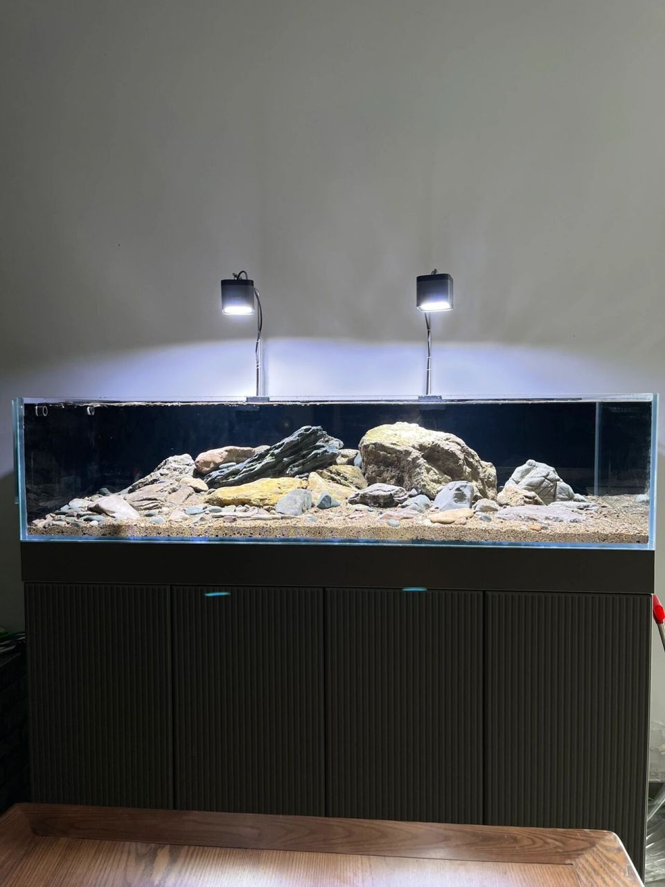 可给客人新装的溪流缸 公司喝茶办公谈业务 有这么个缸估计很能提高