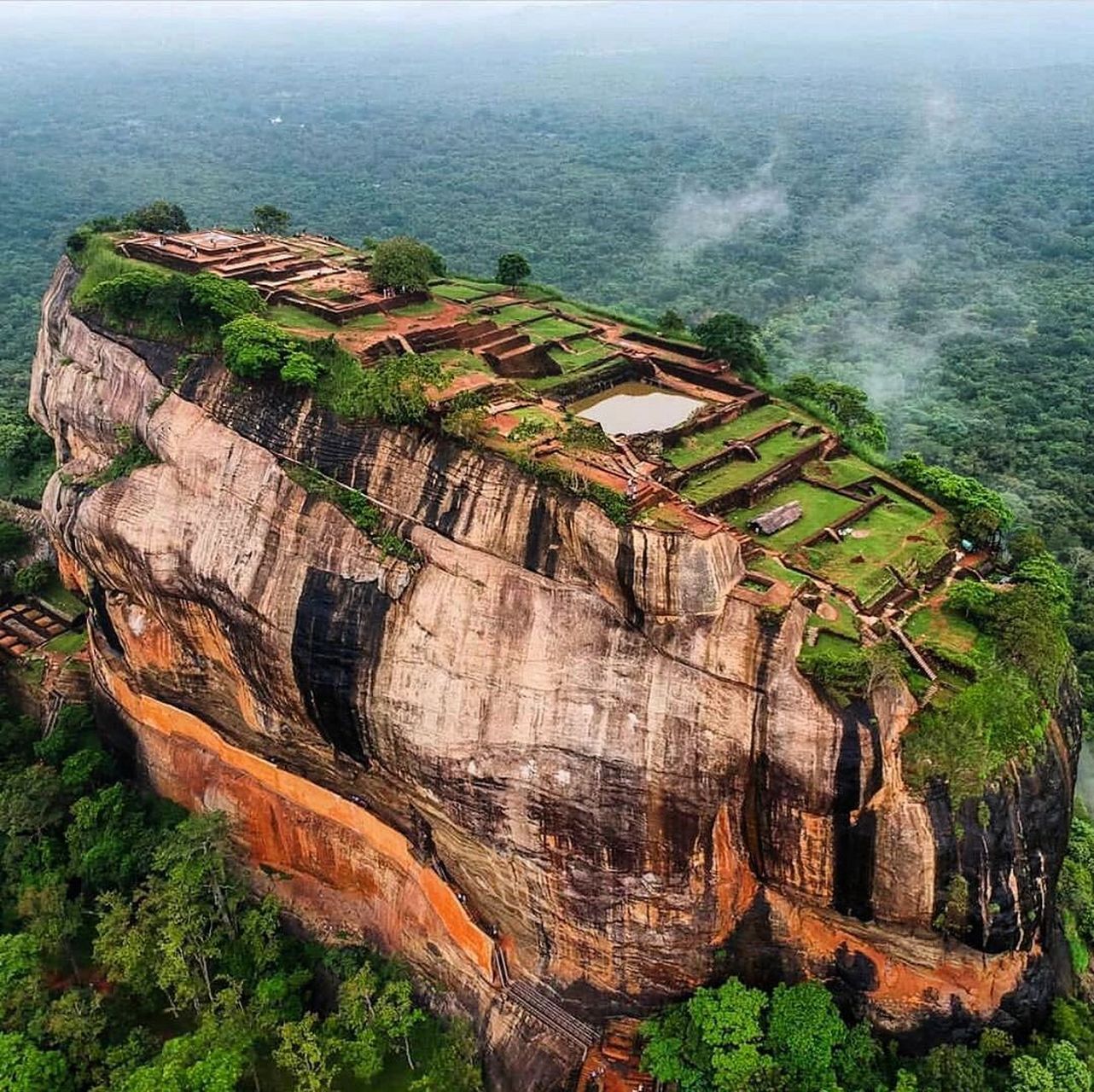 宫殿 斯里兰卡斯基里亚(sigiriya)的巨岩王朝(又称之为狮子岩sigiriya
