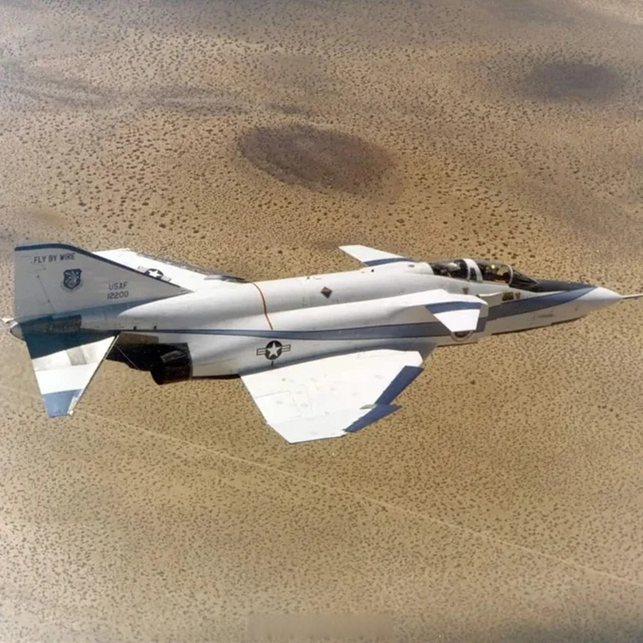 微博公开课# #趣聊军事圈# 带鸭翼的f-4战斗机