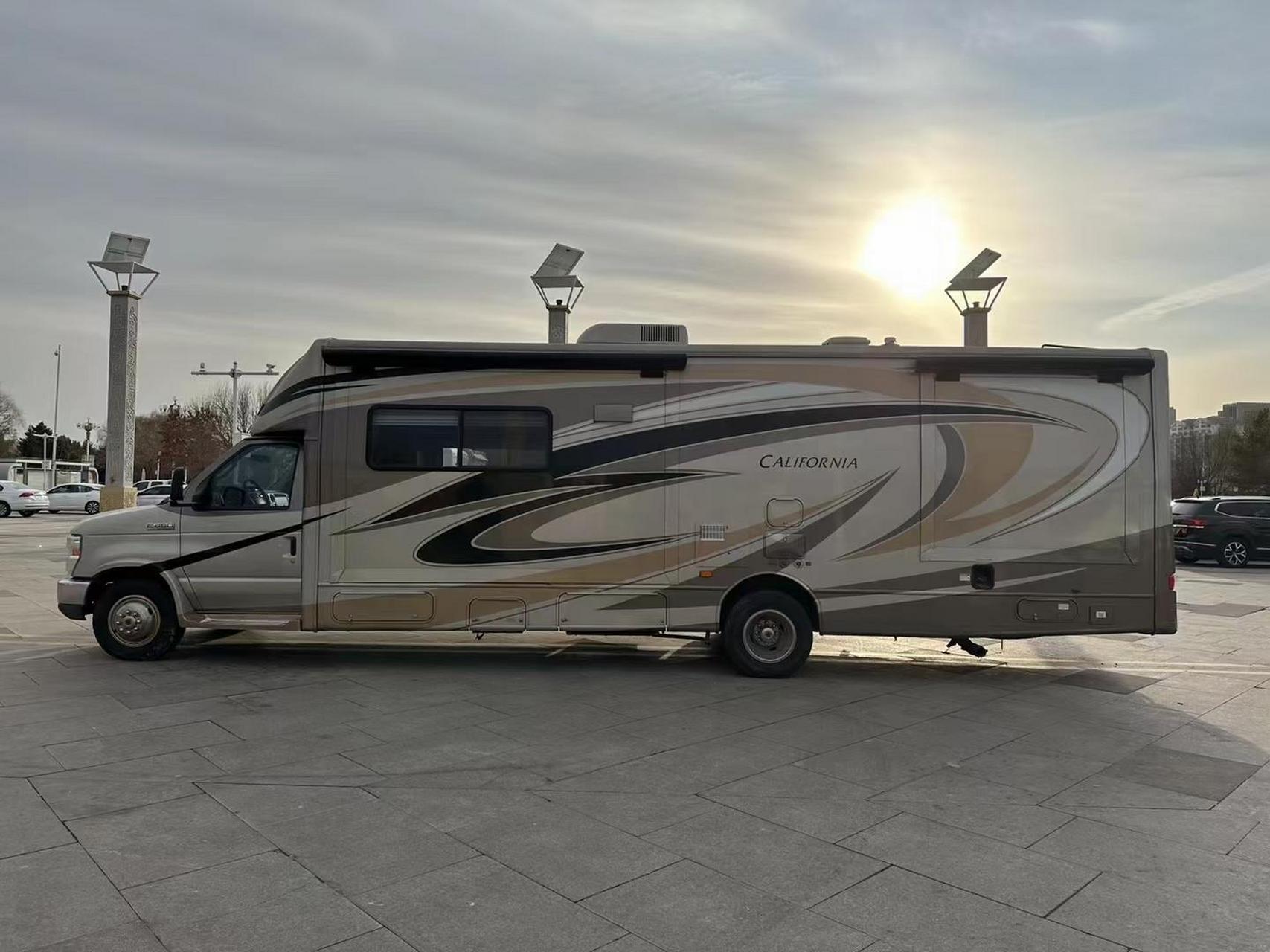 全国就一台没有报废年限的福特e450房车 13年福特e450 实表一万多英里