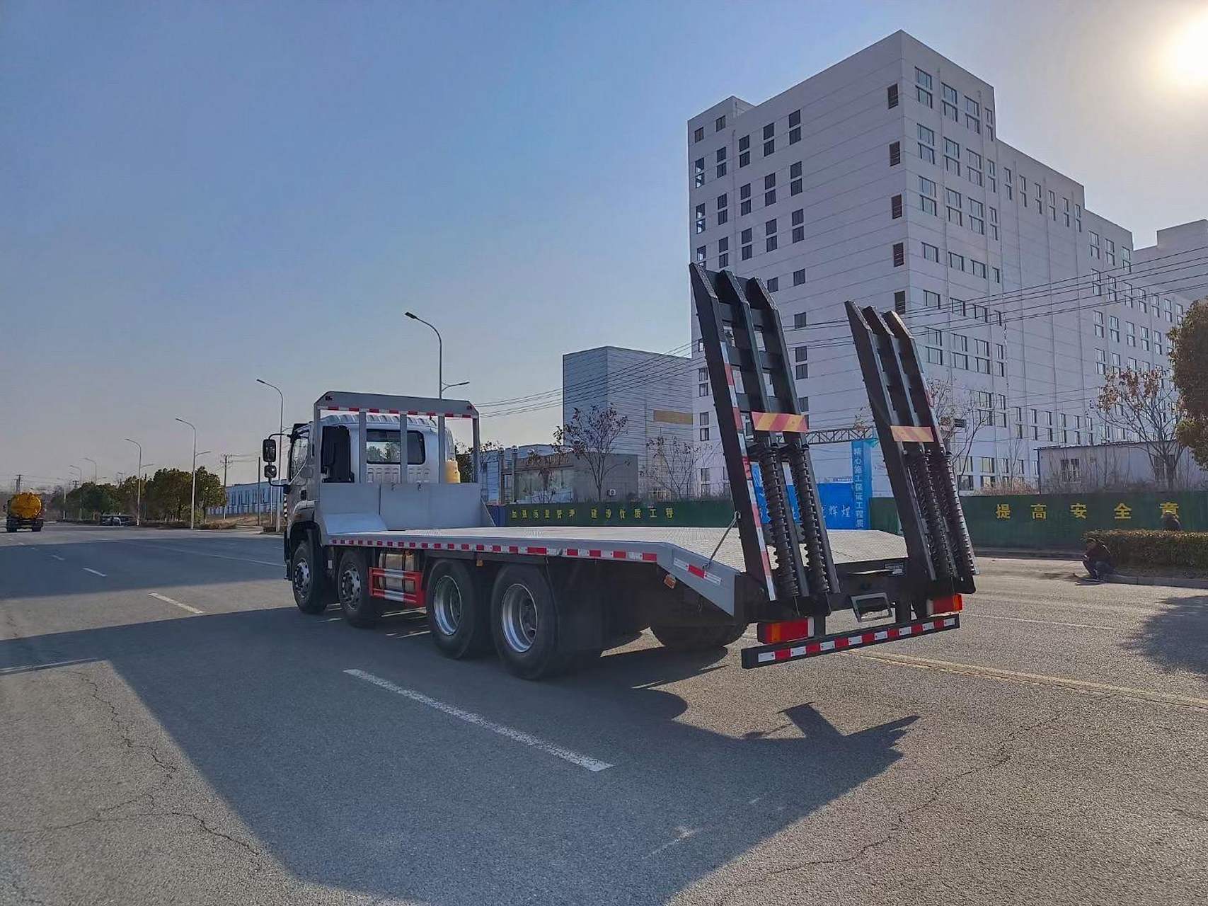 欧曼前四后八大型挖机拖车,平板拖车, 欧曼行星:玉柴350马力8x4平板