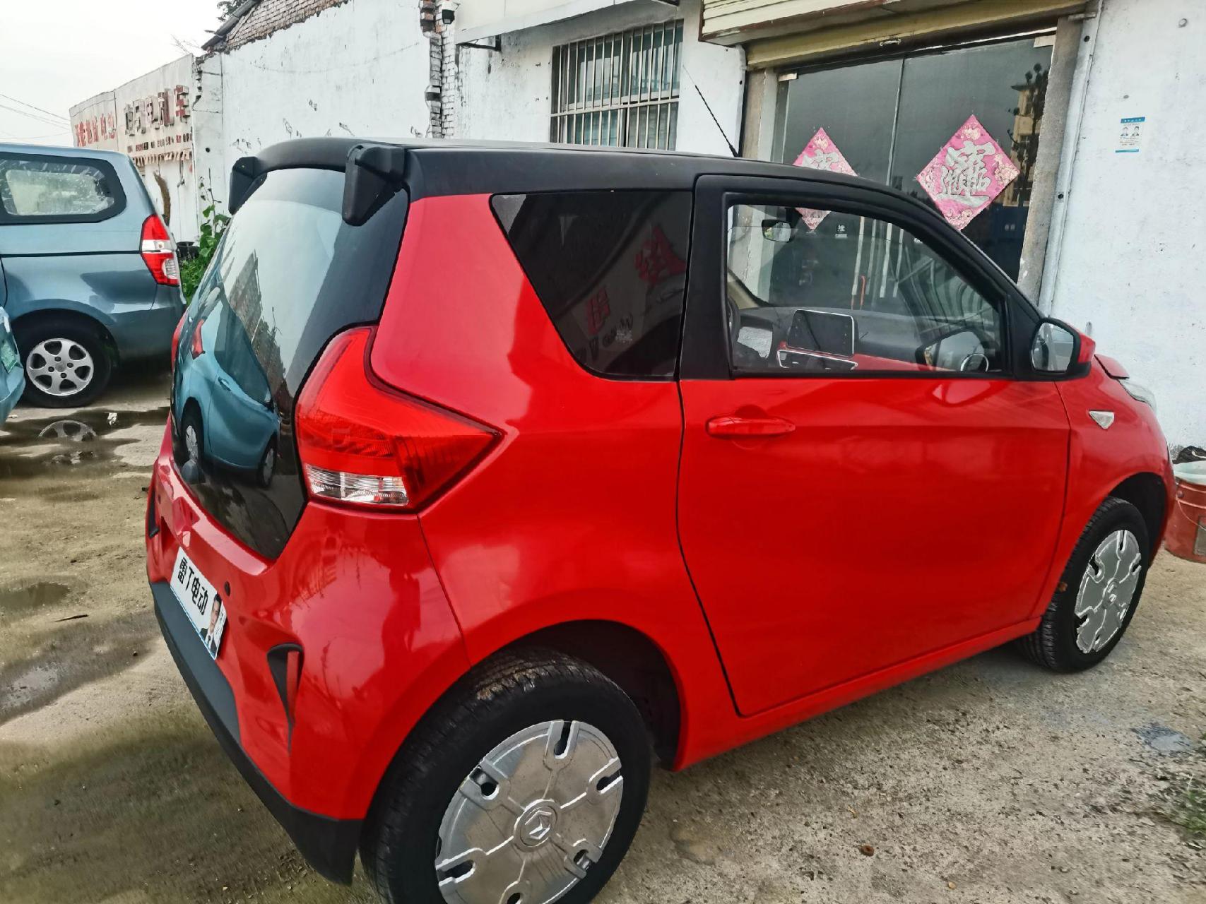 21年的雷丁coco油电两用的,新车三万六千八,现在全款一万