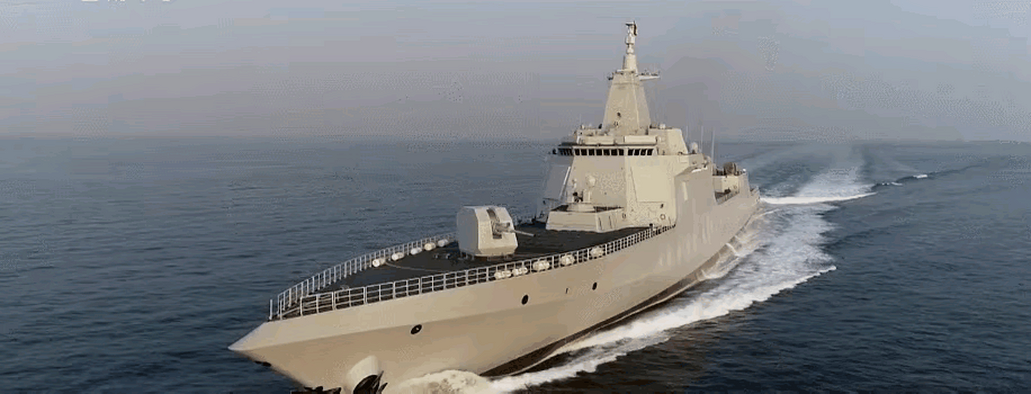 具有中国特色的万吨级驱逐舰海试的动图,在涂刷舷号服役前,海试周期少