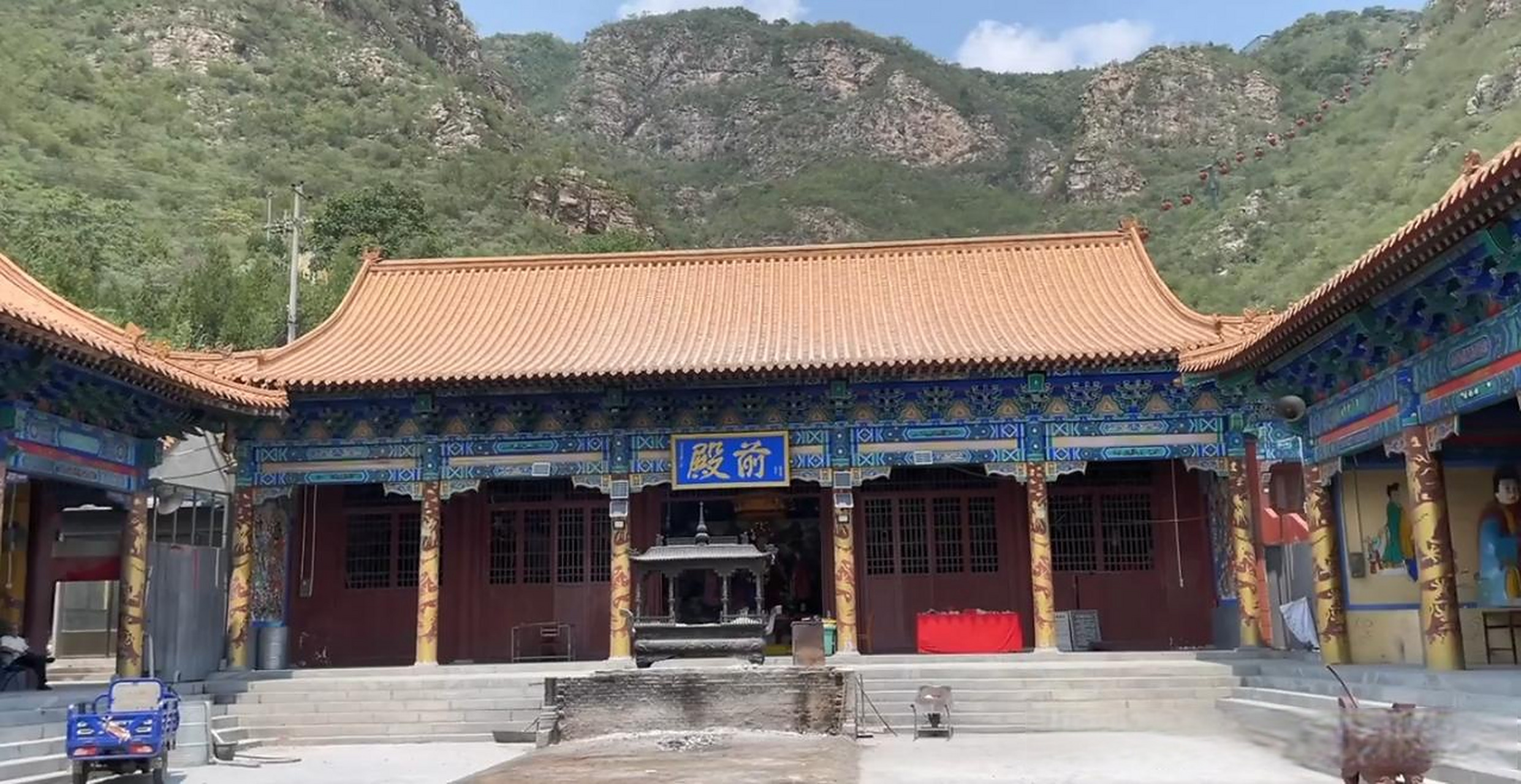 后山奶奶庙位于易县流井乡马头村的洪崖山上