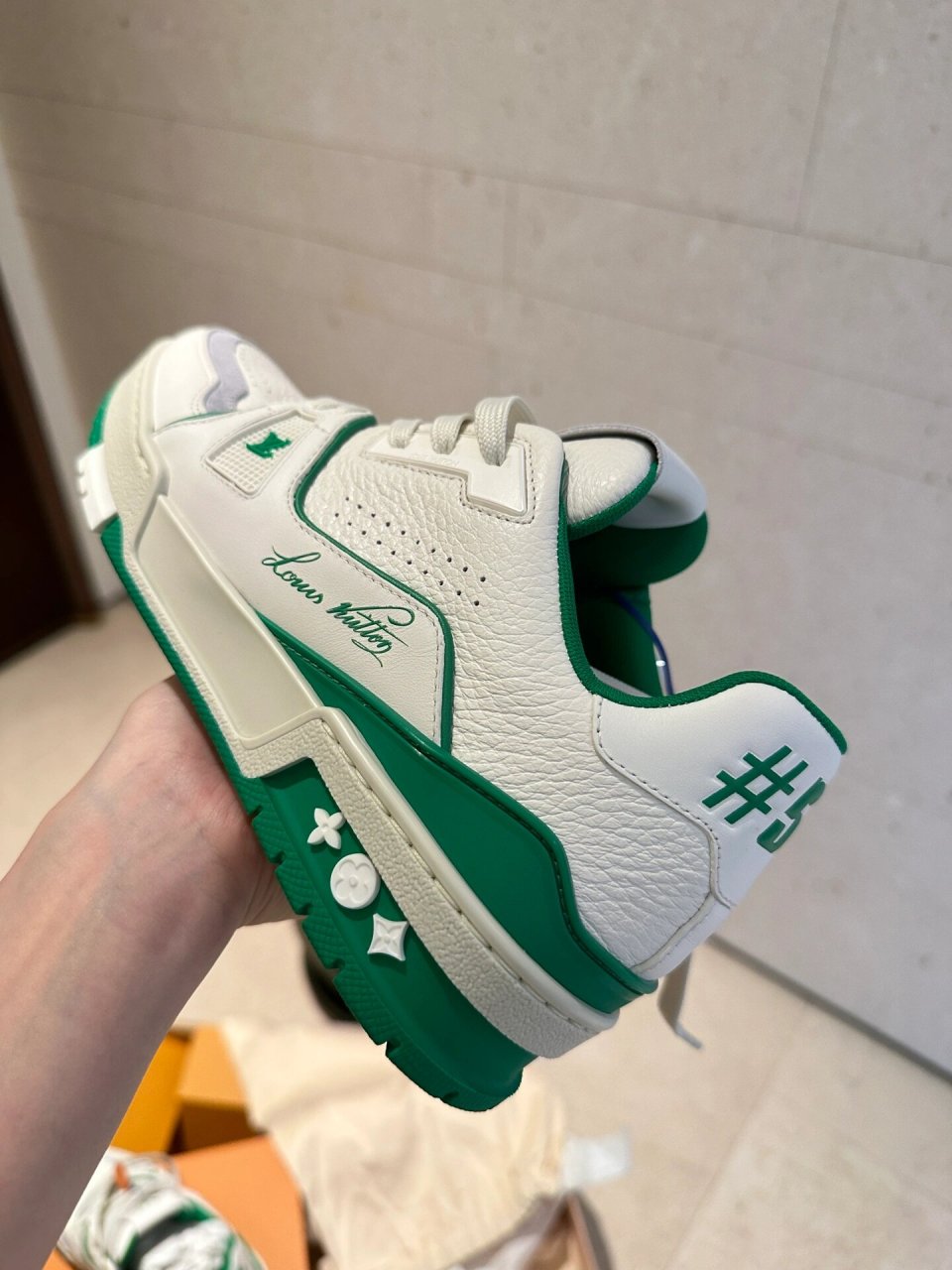 2023 lv trainer 尺码亲测偏小 平时正鞋码37  这款专柜和鞋贩子都