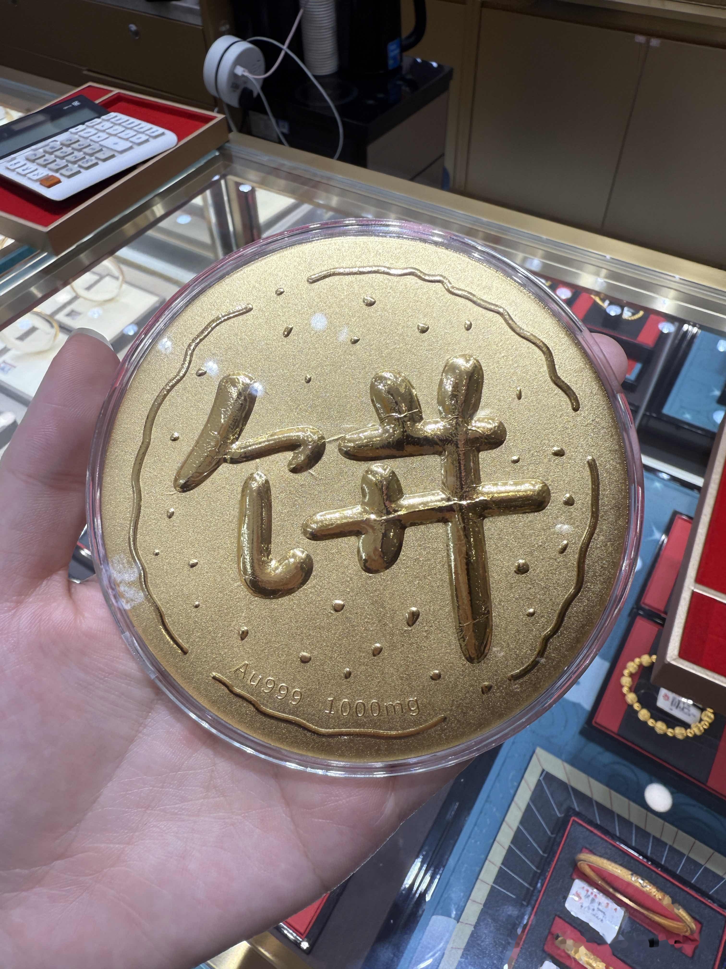 所有的东西,车也好,电子设备也罢,但凡出了那扇门,就立马不值