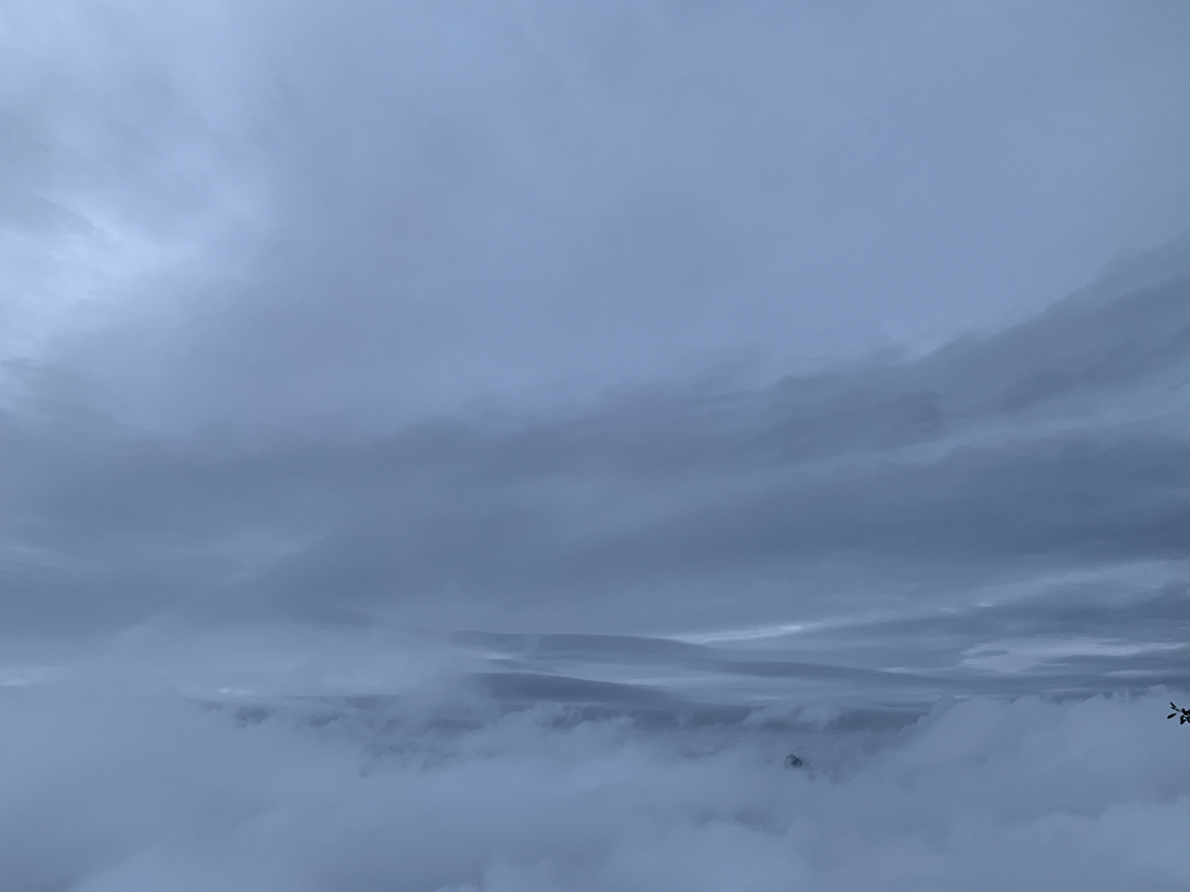 准备工作:关注华山官方微博(可查看未来三天华山的天气和日出时间) "