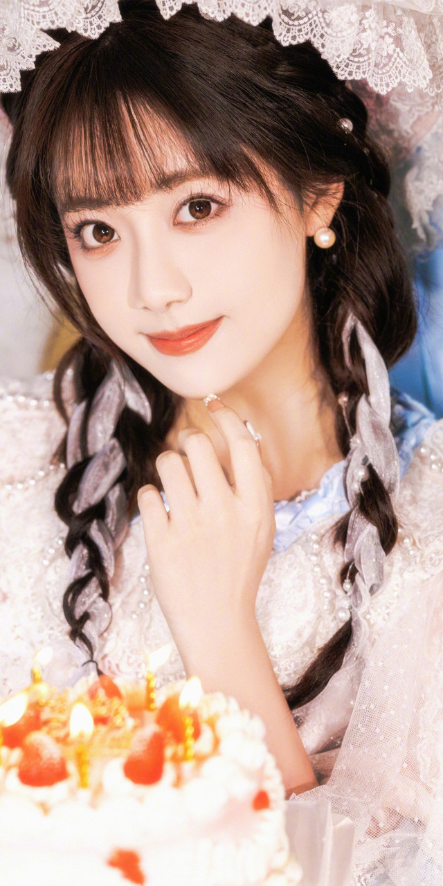 李艺彤生日宝宝甜美气息花仙子写真壁纸