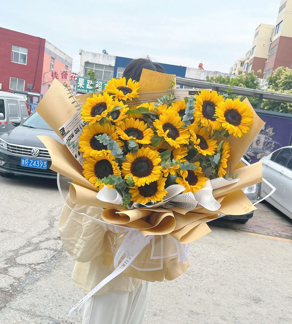 送妹妹18岁生日花束|同时祝贺高考结束 18支向日葵花礼