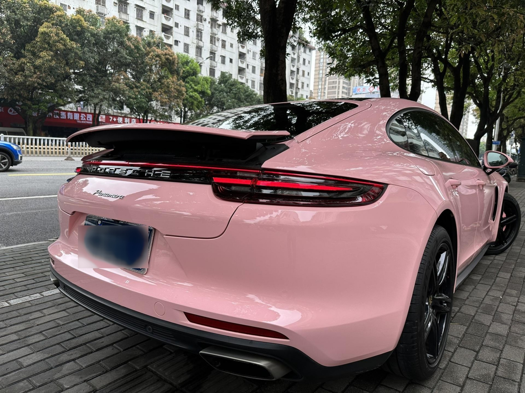 帕拉梅拉水晶胭脂粉 这才是小女生应该拥有的粉色～ 淡淡淡淡的浅粉色