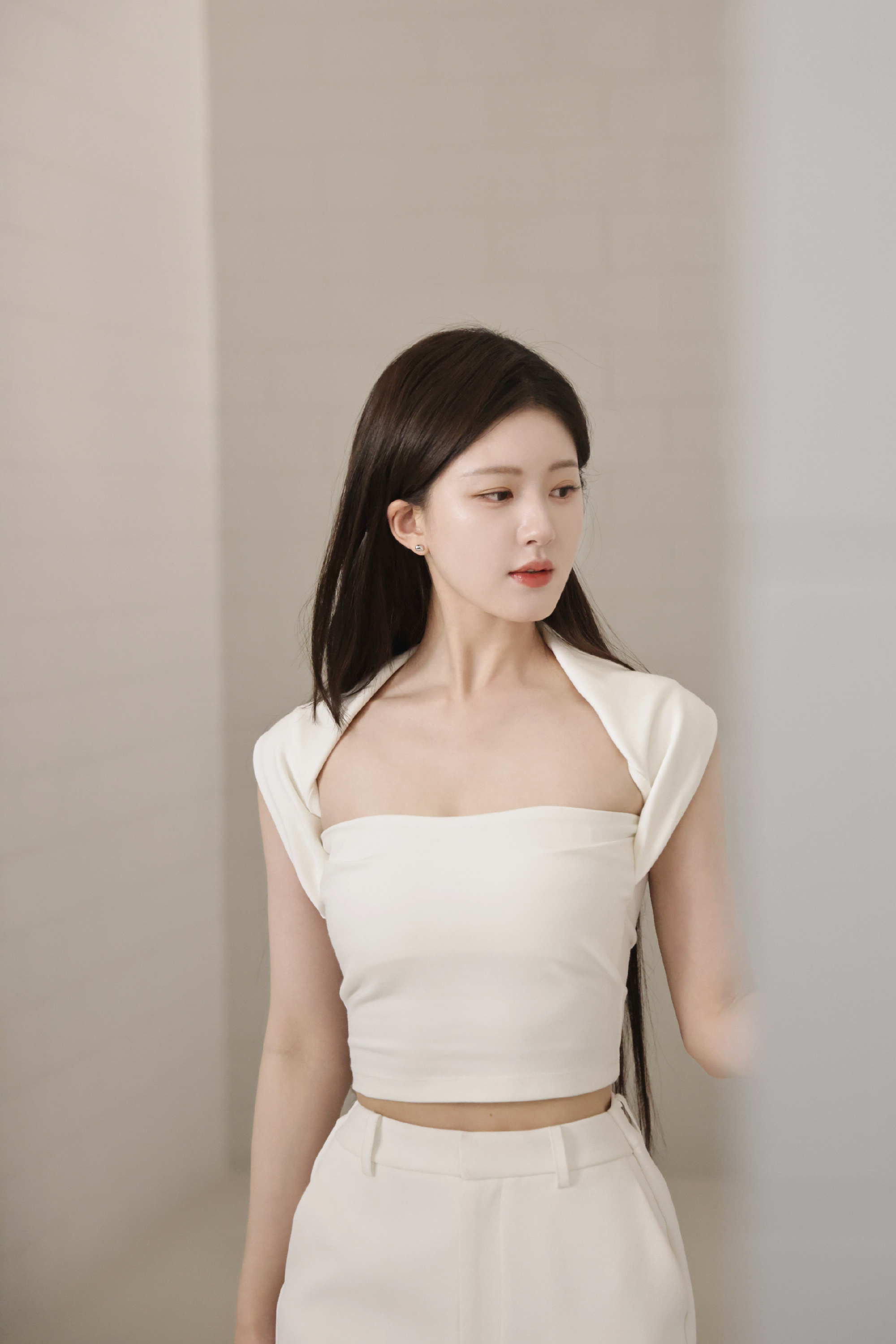 赵露思白裙迷人大片