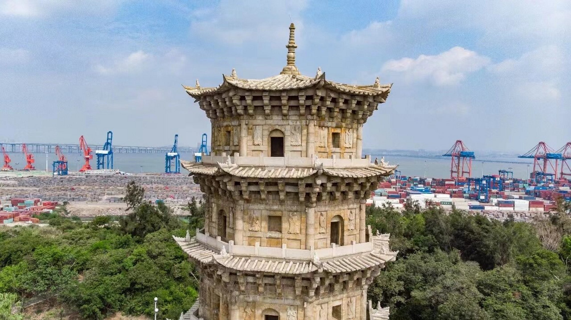 宋元泉州的代表之一石狮六胜塔 第二站六胜塔,又称万寿塔,俗称"石湖塔