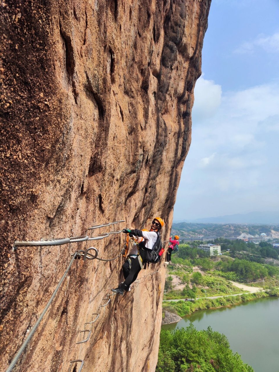 徒步攀岩"飞拉达" 地点:岳阳平江石牛寨景区 出行方式:跟户外团队或