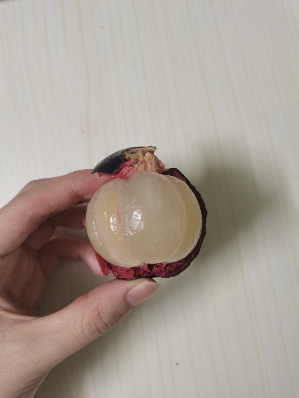 都是透明的 ---------------- 真的太神奇了,就一颗平平无奇的山竹