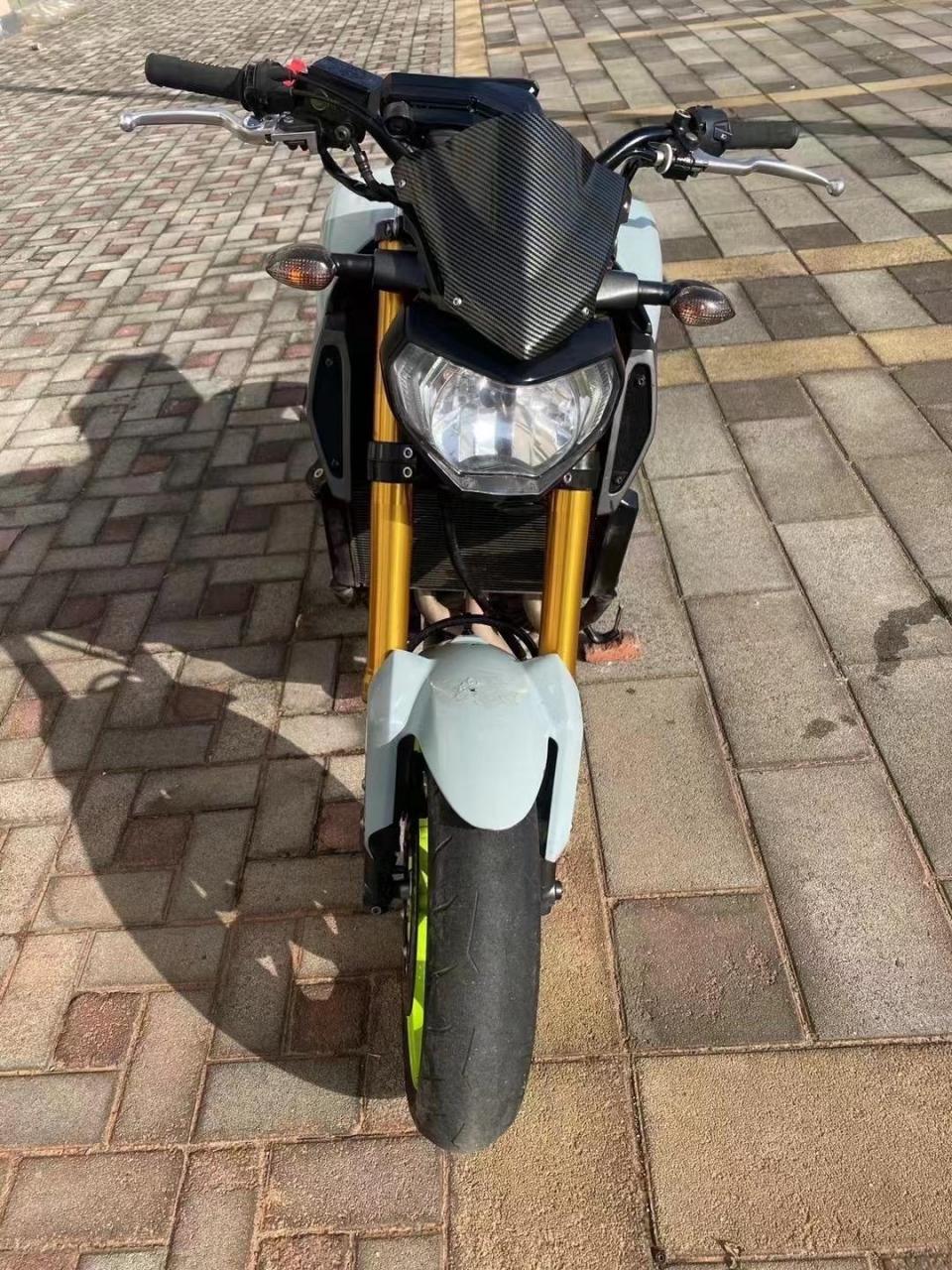 最新拿下 15年雅马哈mt09   带手续  可以绑12123   两万公里 发动机