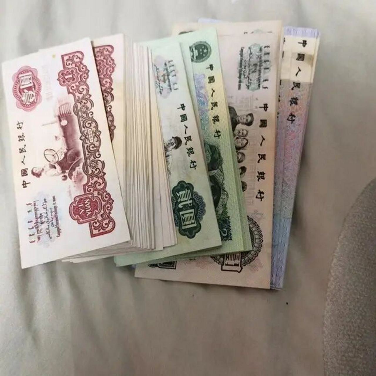 回收人民币第四套价格表上海钱币店回收银元 常年回收钱币,纸币,第二