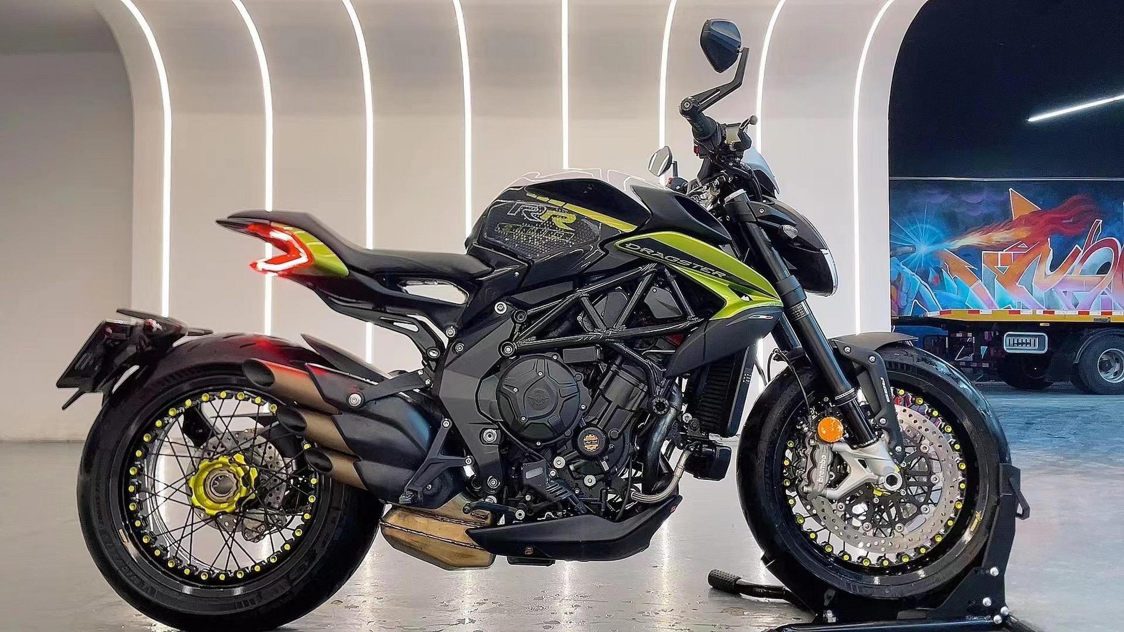 mv奥古斯塔d800rr02白菜价02当初30多万的车如今跌落神坛0202