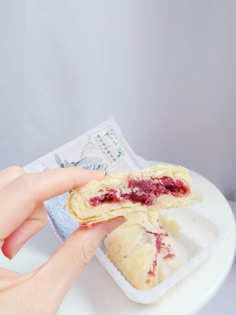 明人不说暗话94 李子柒朝花柒食鲜花饼,真的太好吃了!