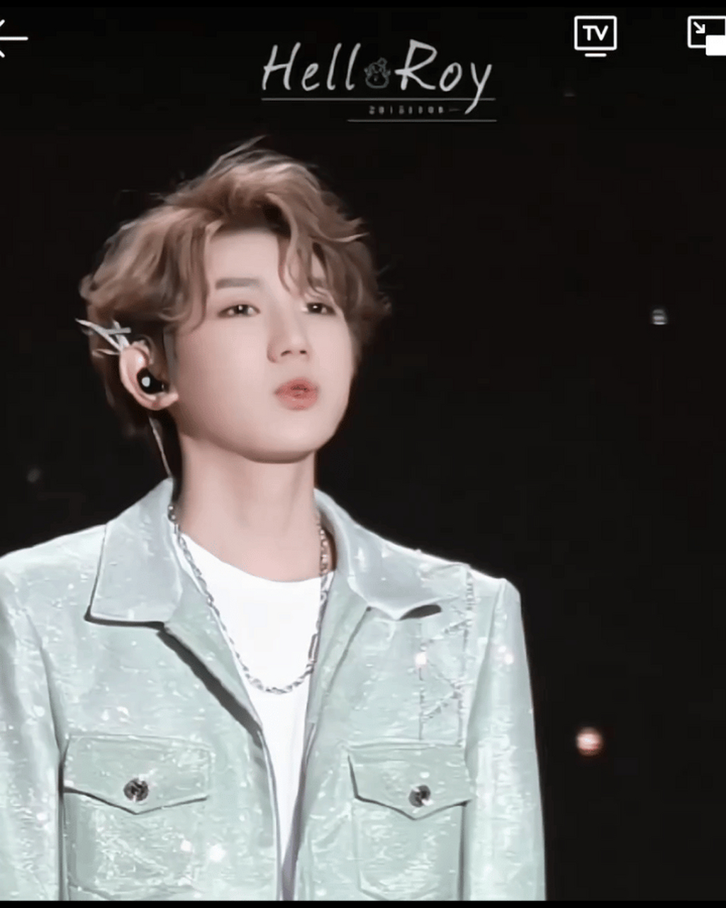 王源小时候和现在对比,好像没什么变化.