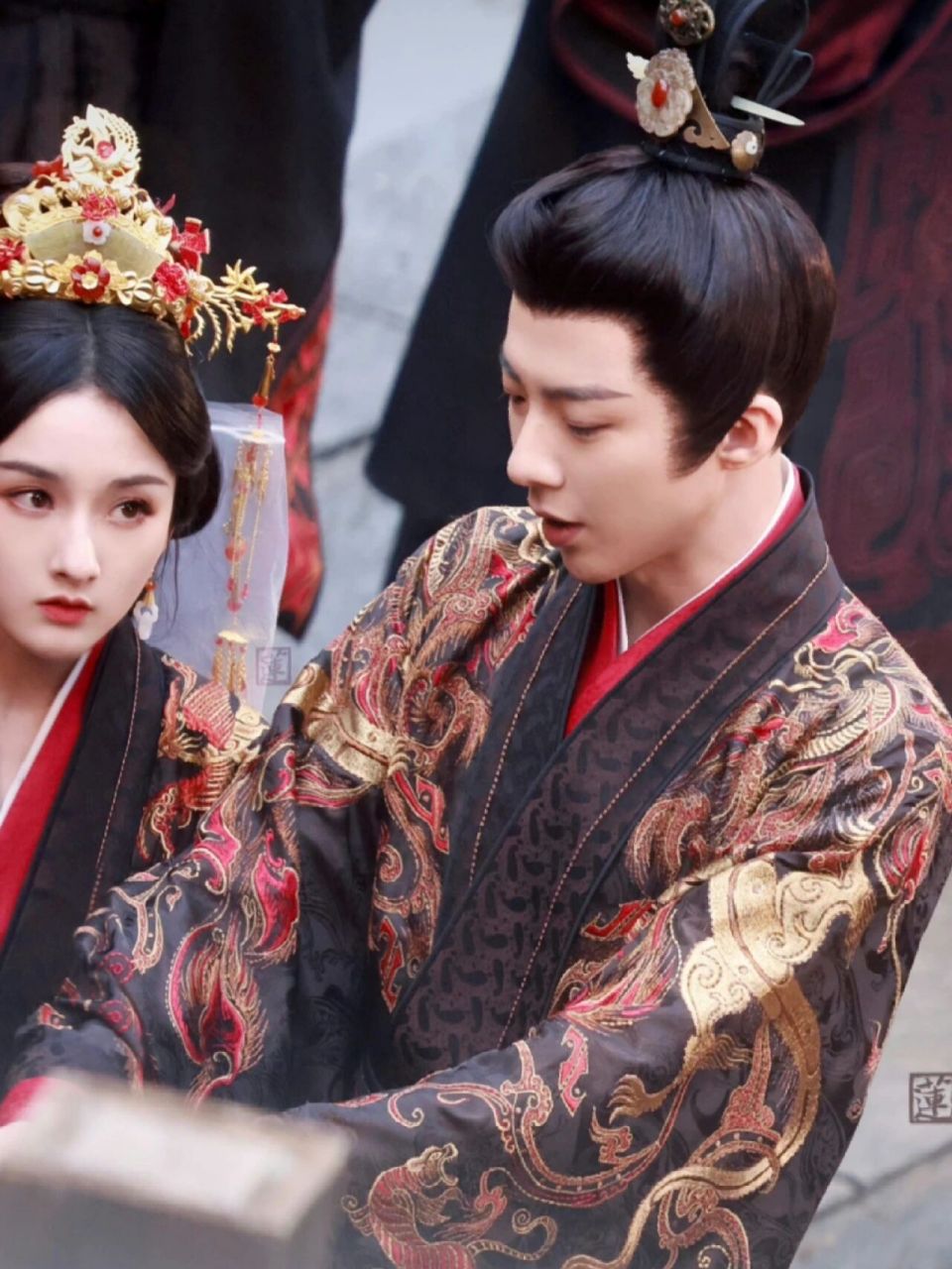 看着我,相信我. 	 宋祖儿刘宇宁折腰的路透太绝了!