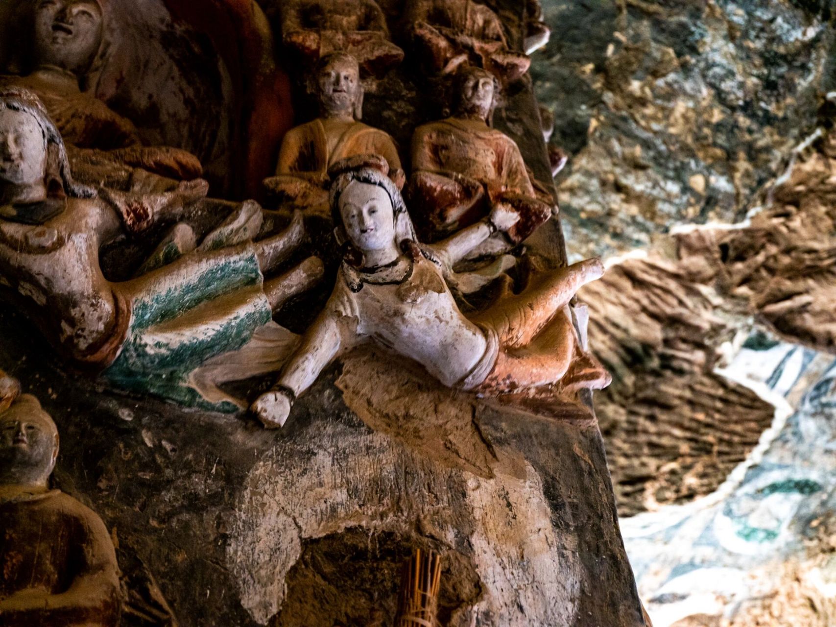 金塔寺石窟 金塔寺石窟是马蹄寺石窟的重要组成部分,也是最精彩的部分