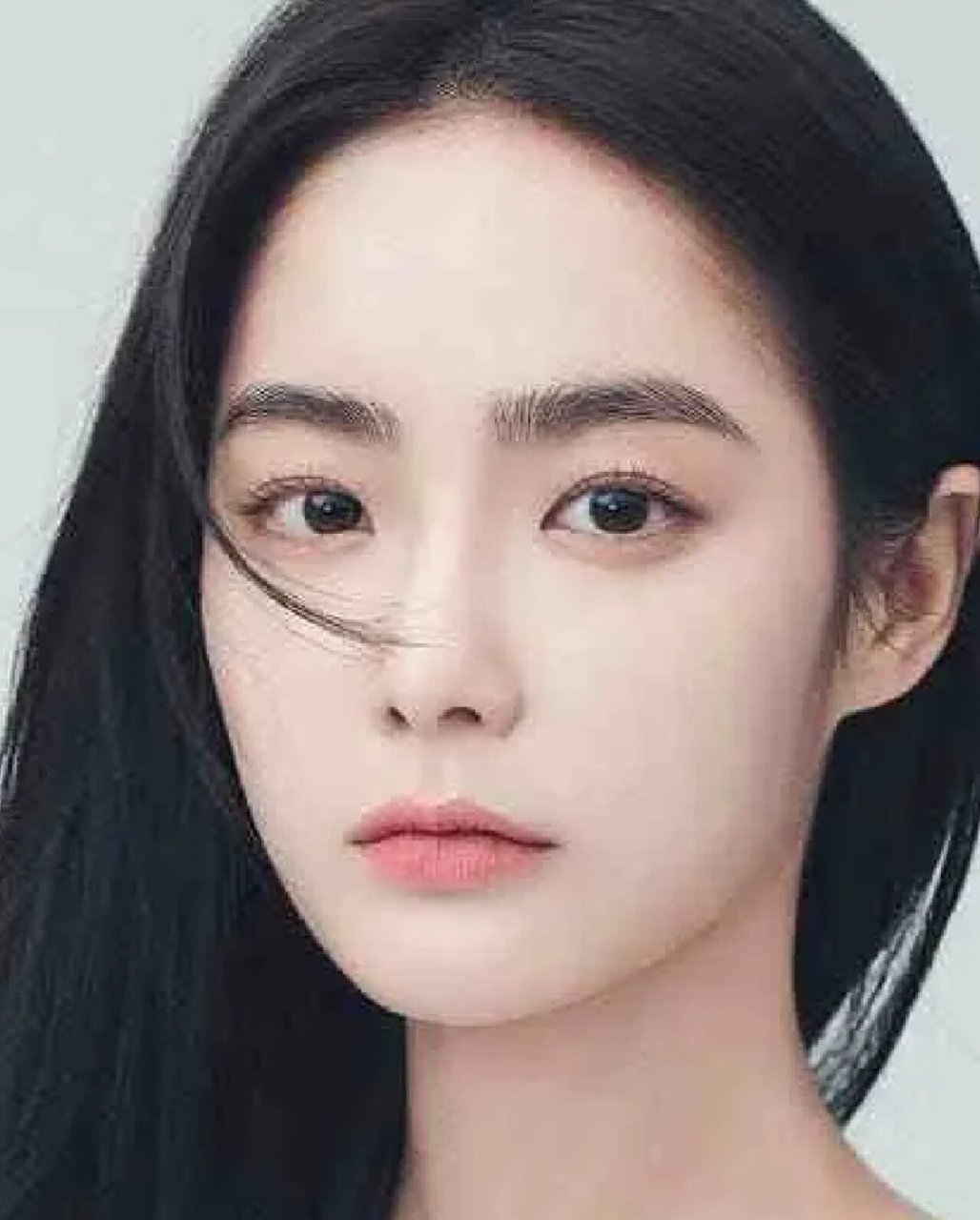 眉 女人眉毛要眉尾微弯才吉,主其人个性温柔重感情.