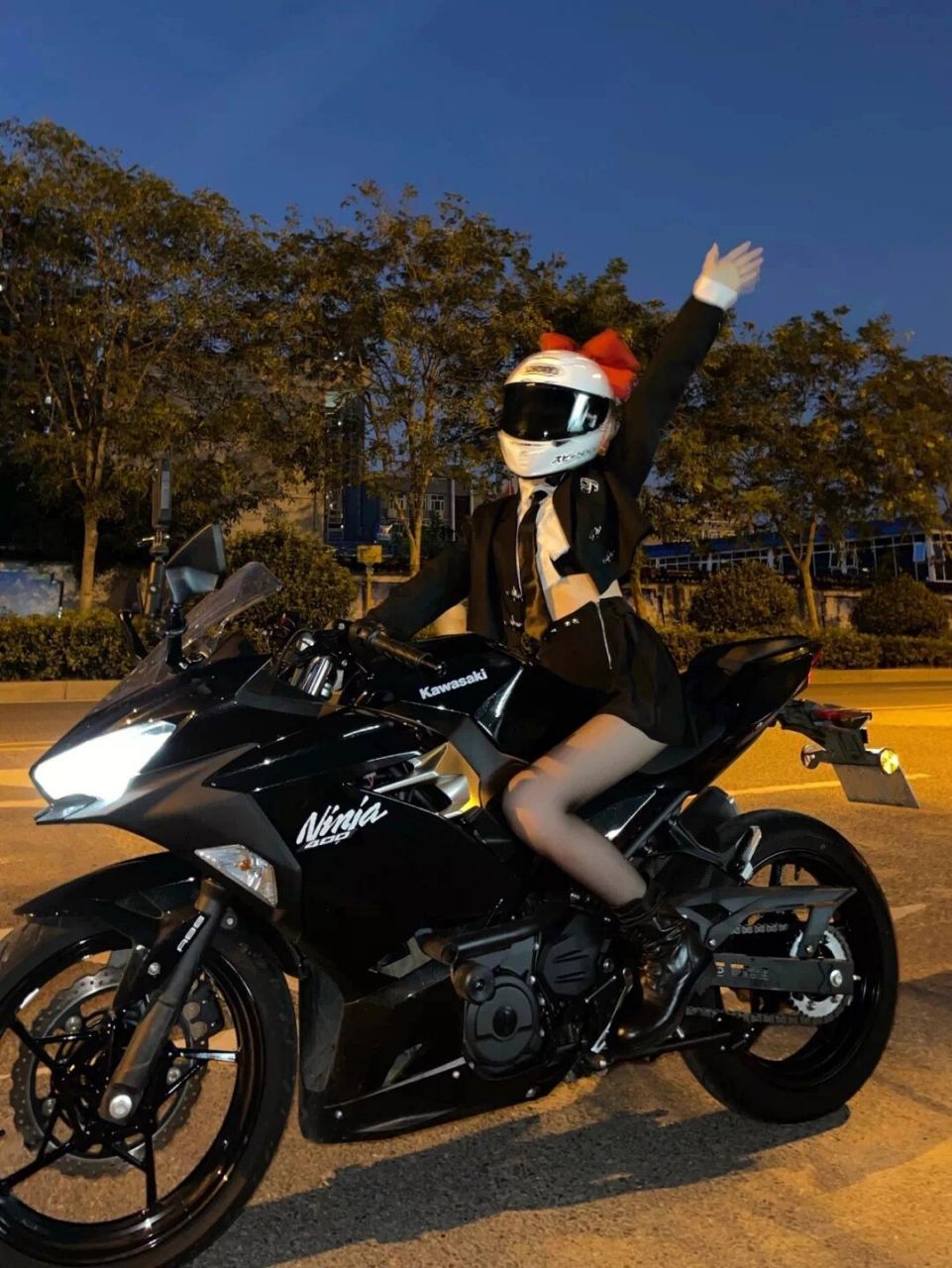 女生头像|黑丝配机车女孩子都沦陷