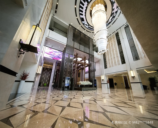 坐落于郑州大学门口的高级酒店