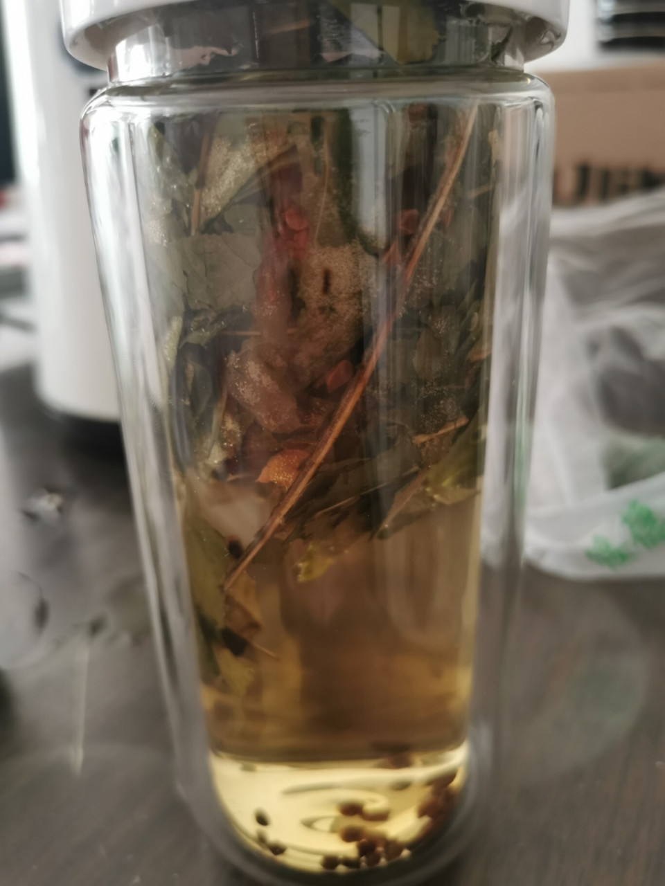 自制减肥茶 马上到夏天了,感觉自己是越来越壮实了,牛仔裤把肚肚上的