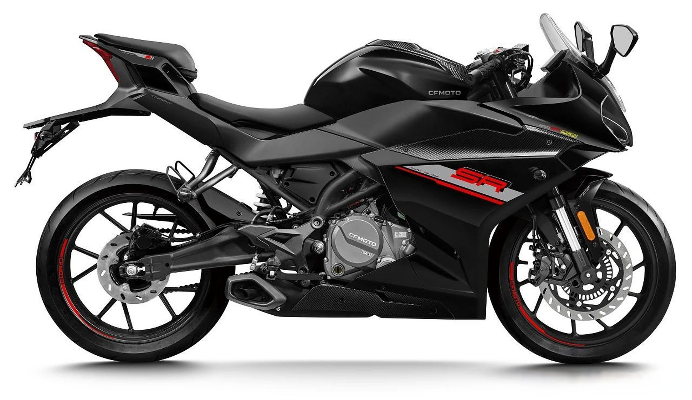 15980元,春风250sr-fun版上市,单缸水冷四气门发动机,最高功率20.