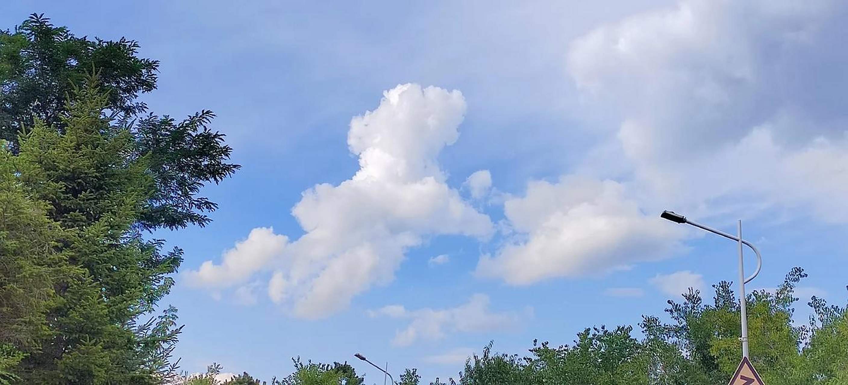 随手拍天空美景 随手记录的天空 随手拍故乡的云 你看出像什么了吗?