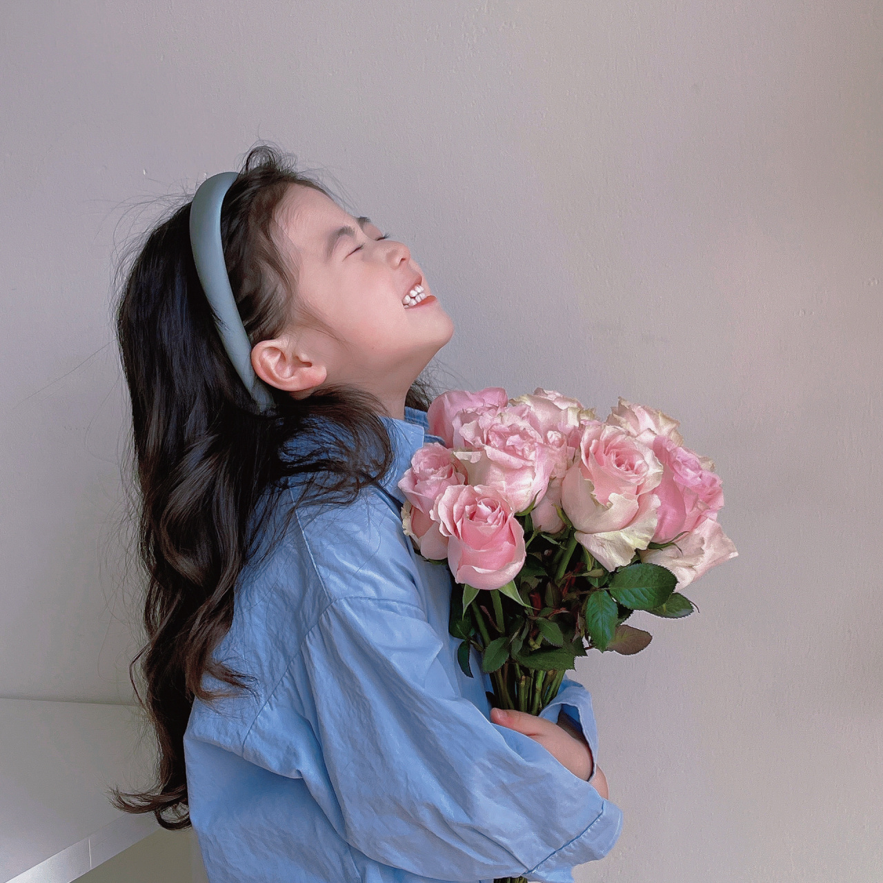 手捧花头像来啦 最近非常火的招桃花,旺事业的捧花头像!