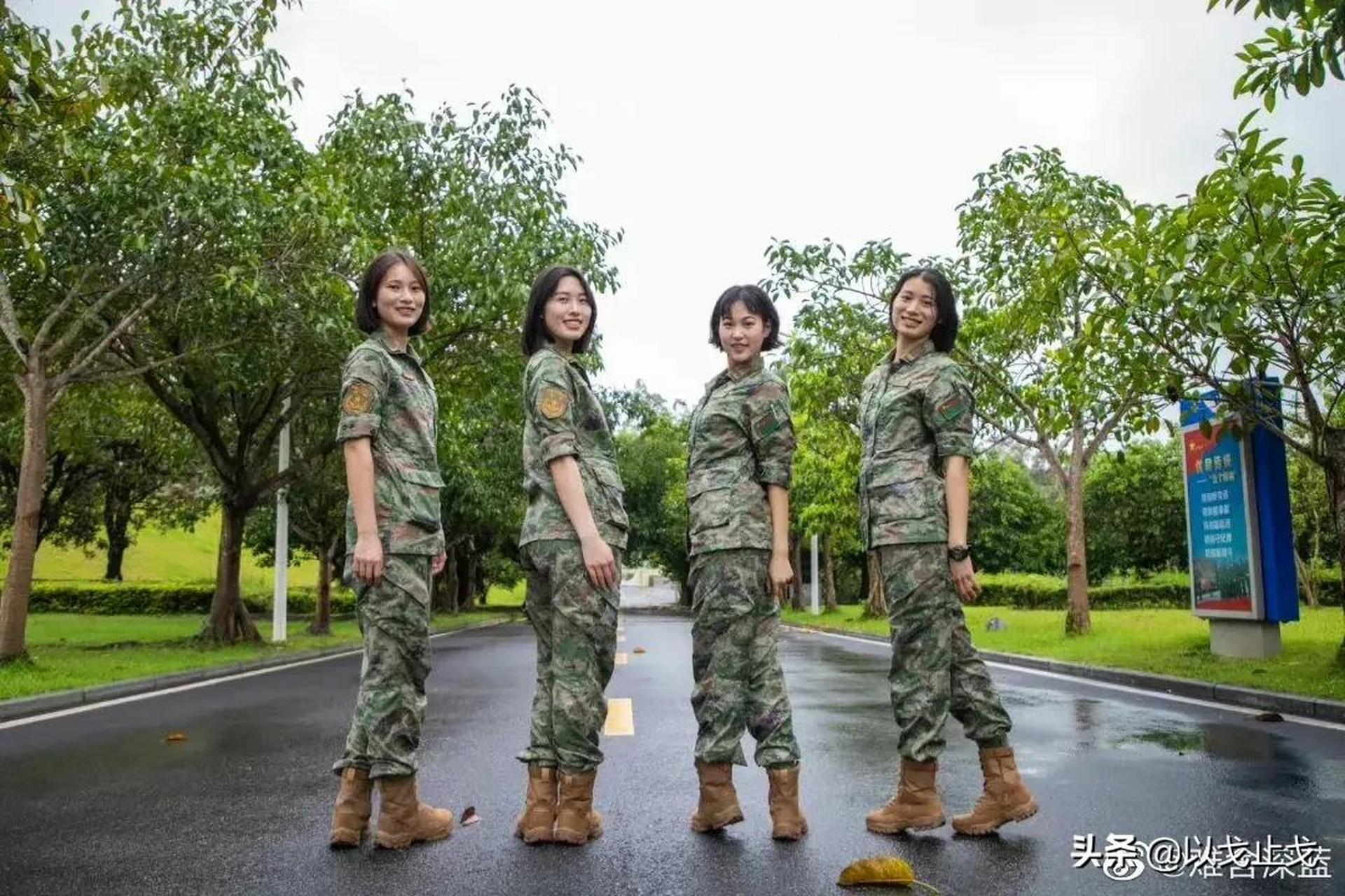 当中国陆军女兵邂逅21式夏作训服